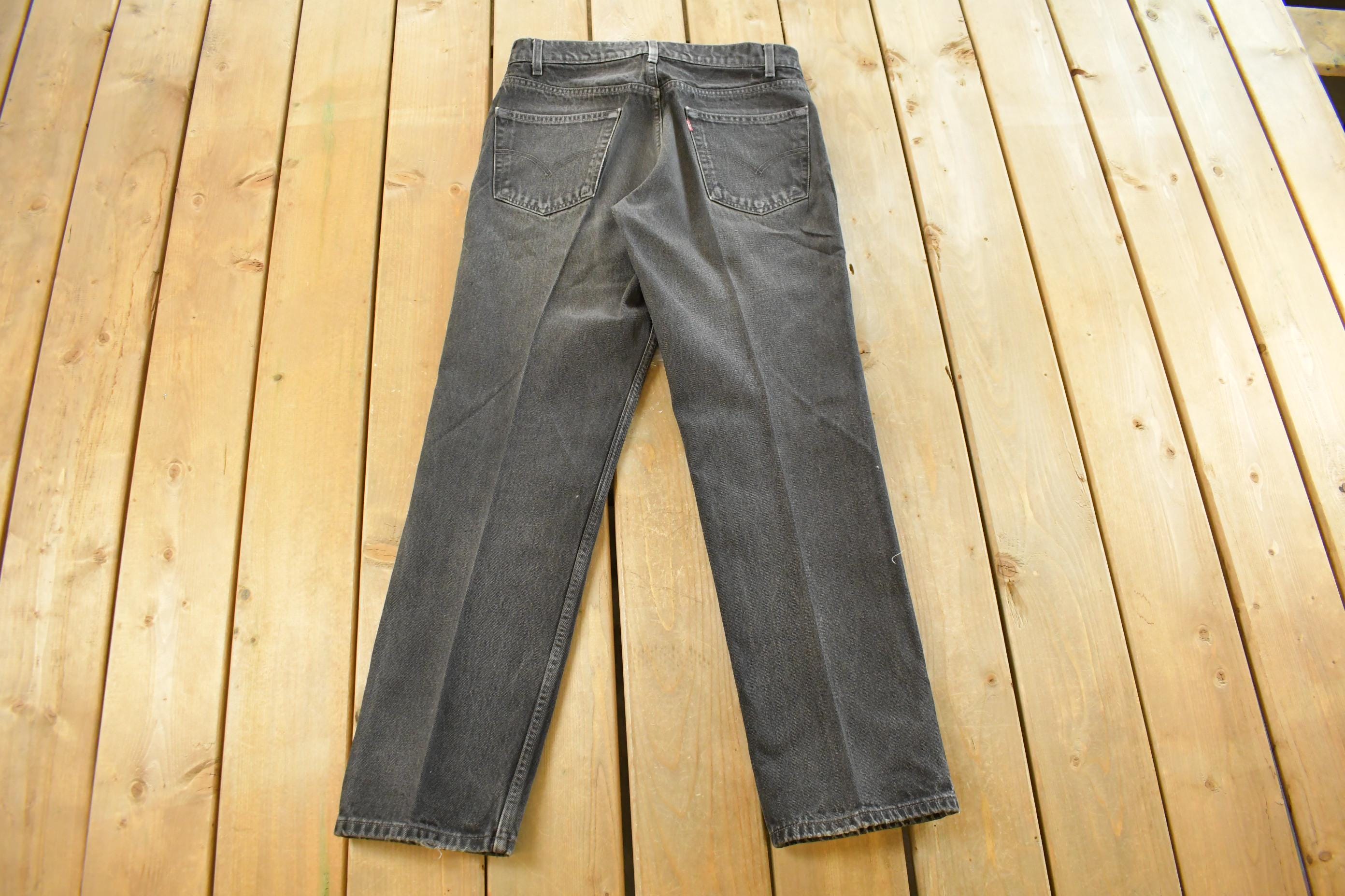 Vintage 1990s Levi's 505 Regular Straight Fit Starched Denim Jeans Men's Size 32 x 30