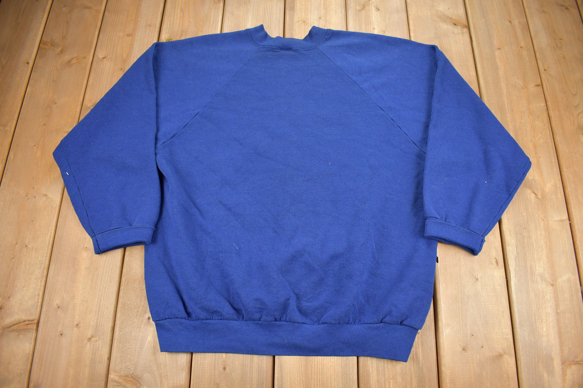 Vintage 1980s Wolf Theme Graphic Raglan Crewneck / Vintage Sweatshirt / Outdoorsman / Wilderness Sweatshirt / Made In USA