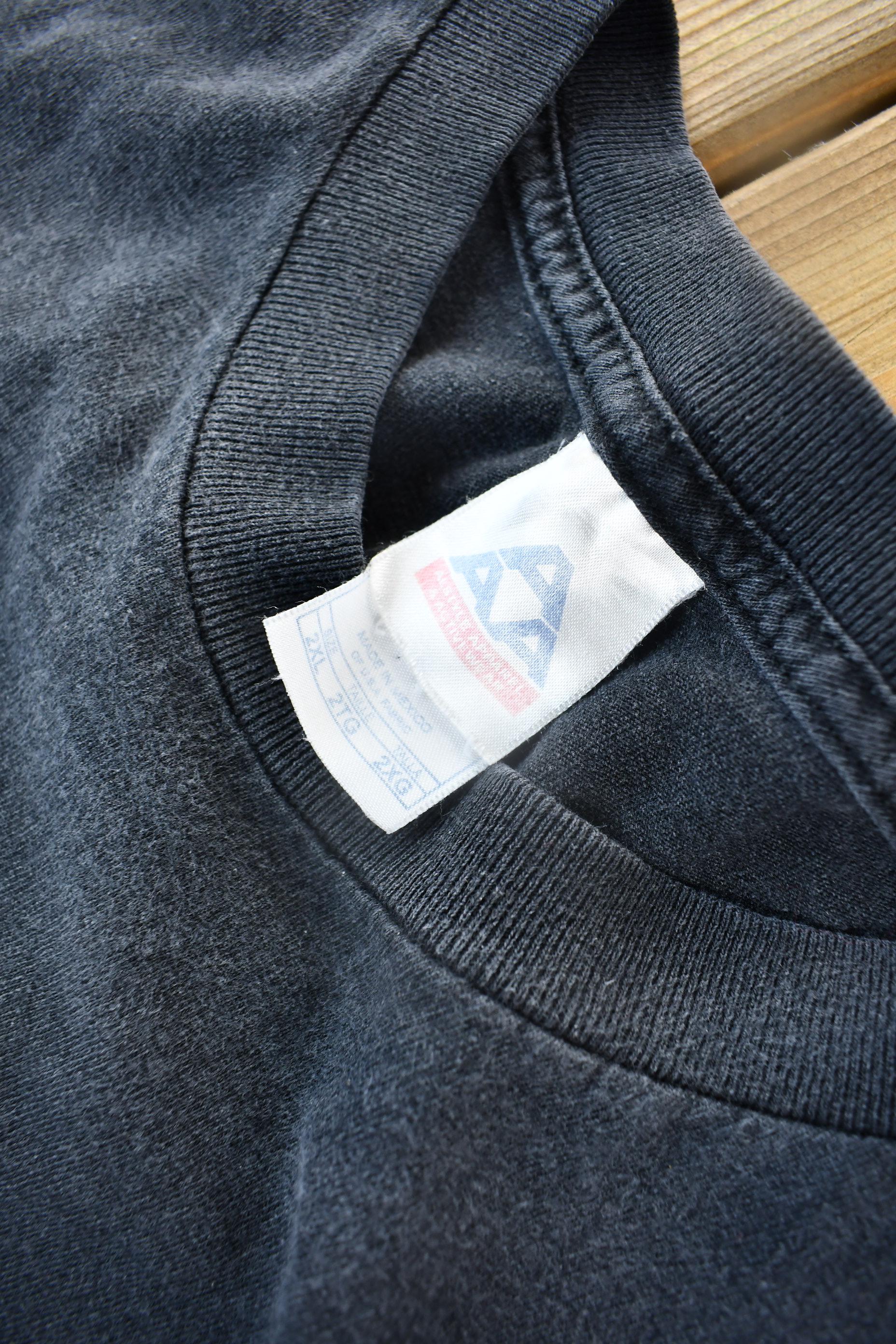 Vintage 2004 Pink Floyd Dark Side Of The Moon Graphic Band T-Shirt