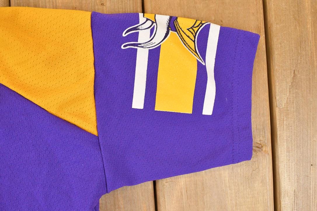 Vintage 1990s Minnesota Vikings AOP NFL T-Shirt Youth S