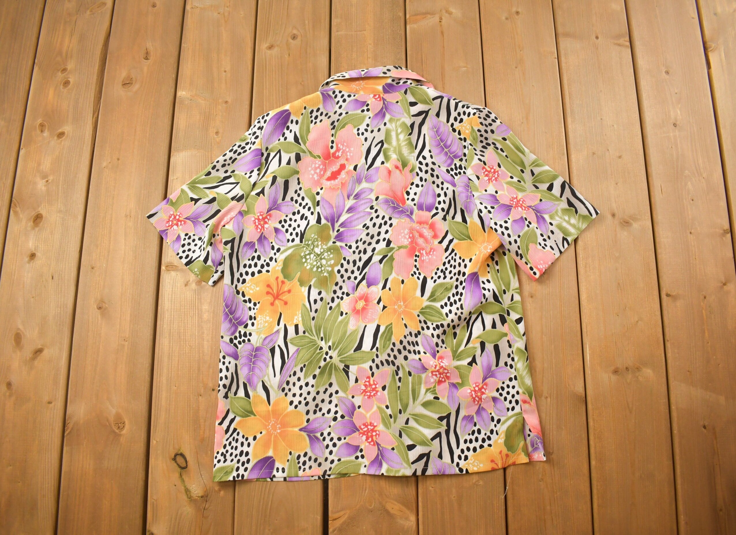 Vintage 1990s Alia Women's Floral Themed Button Up Shirt