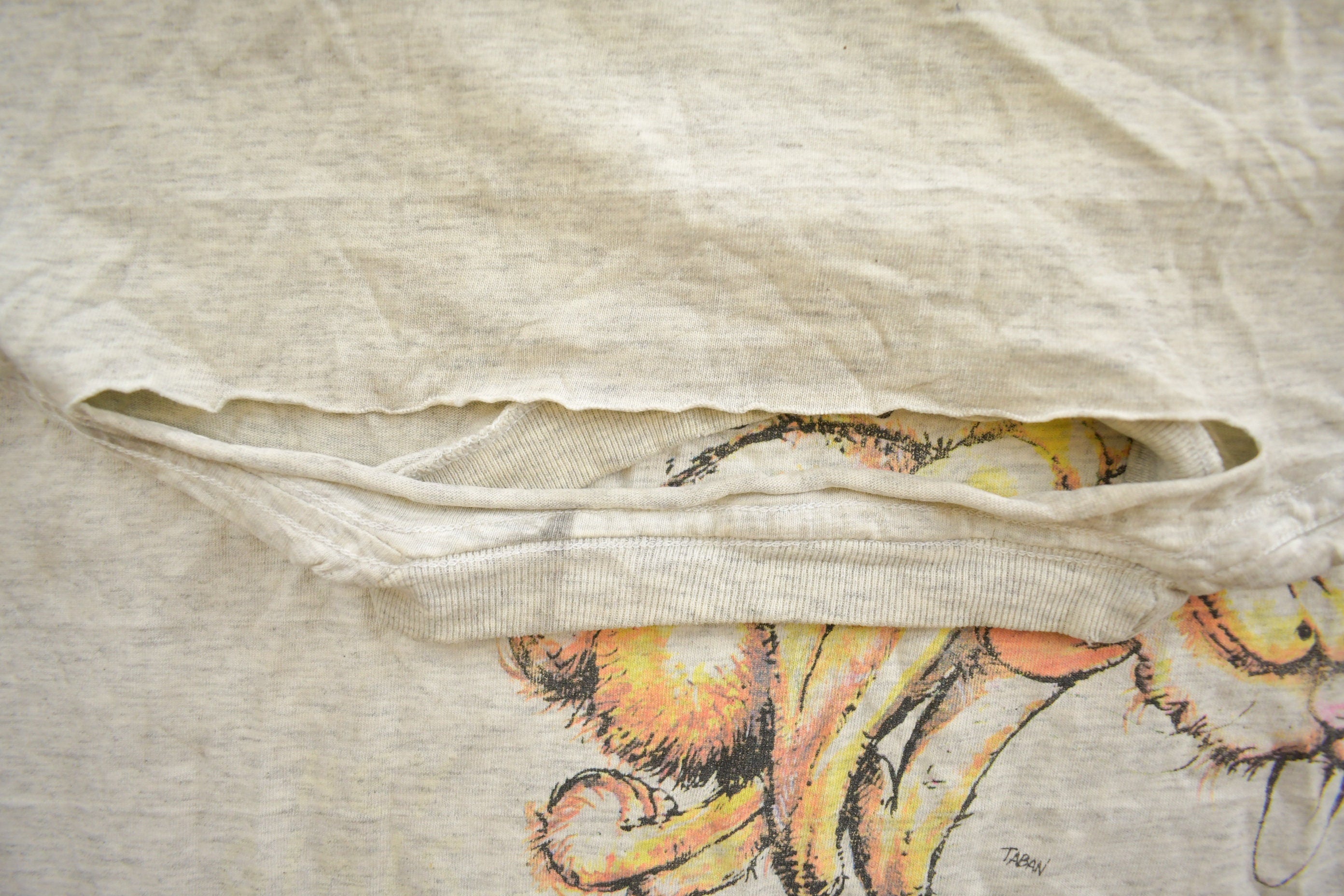 Vintage 1990s Hey Girls! Wait For Me Crazy Rabbit Single Stitch Distressed Graphic T Shirt