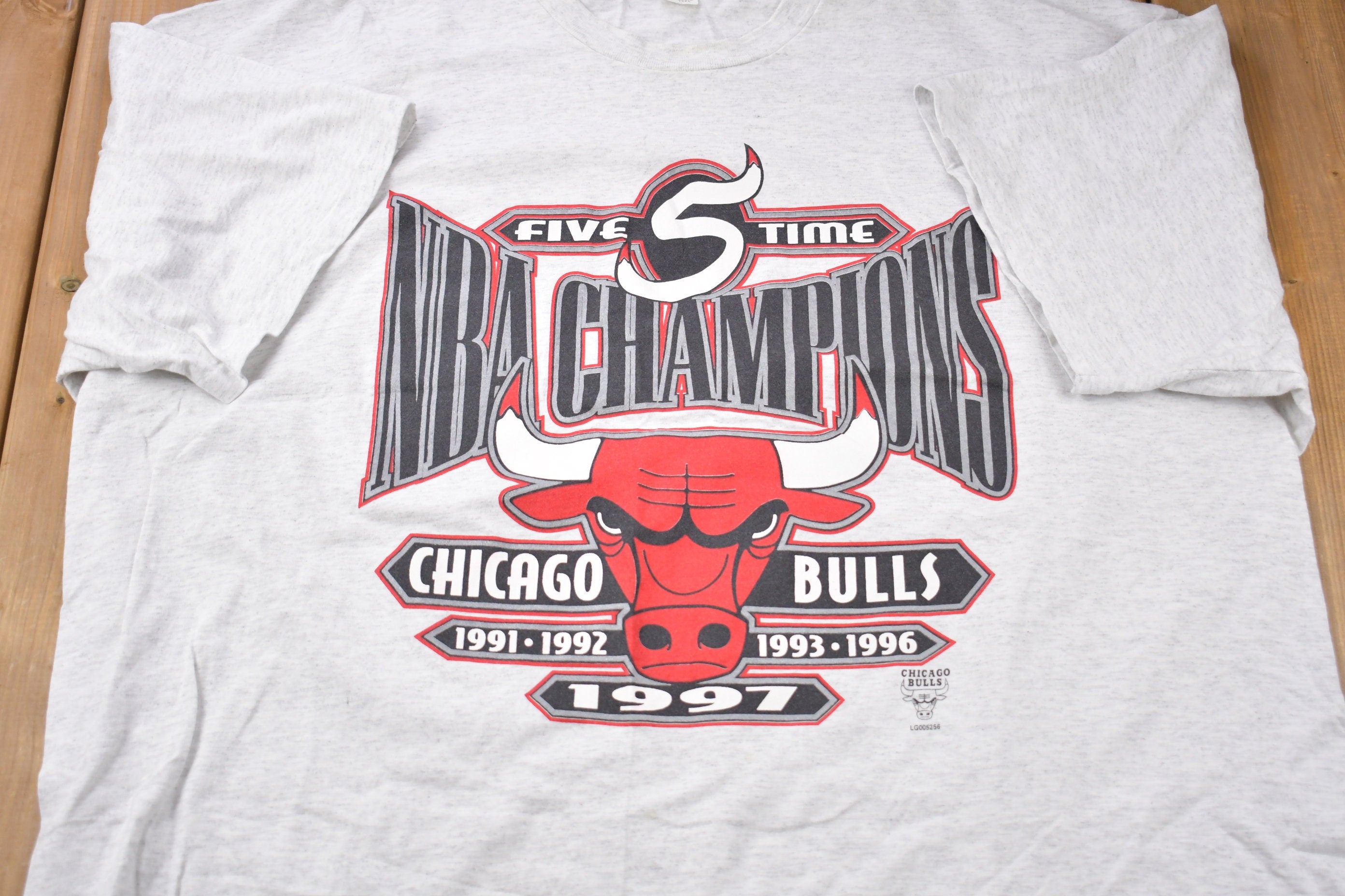 Vintage 1997 Chicago Bulls 5 Time Champions Logo Athletic Made In USA Graphic T-Shirt