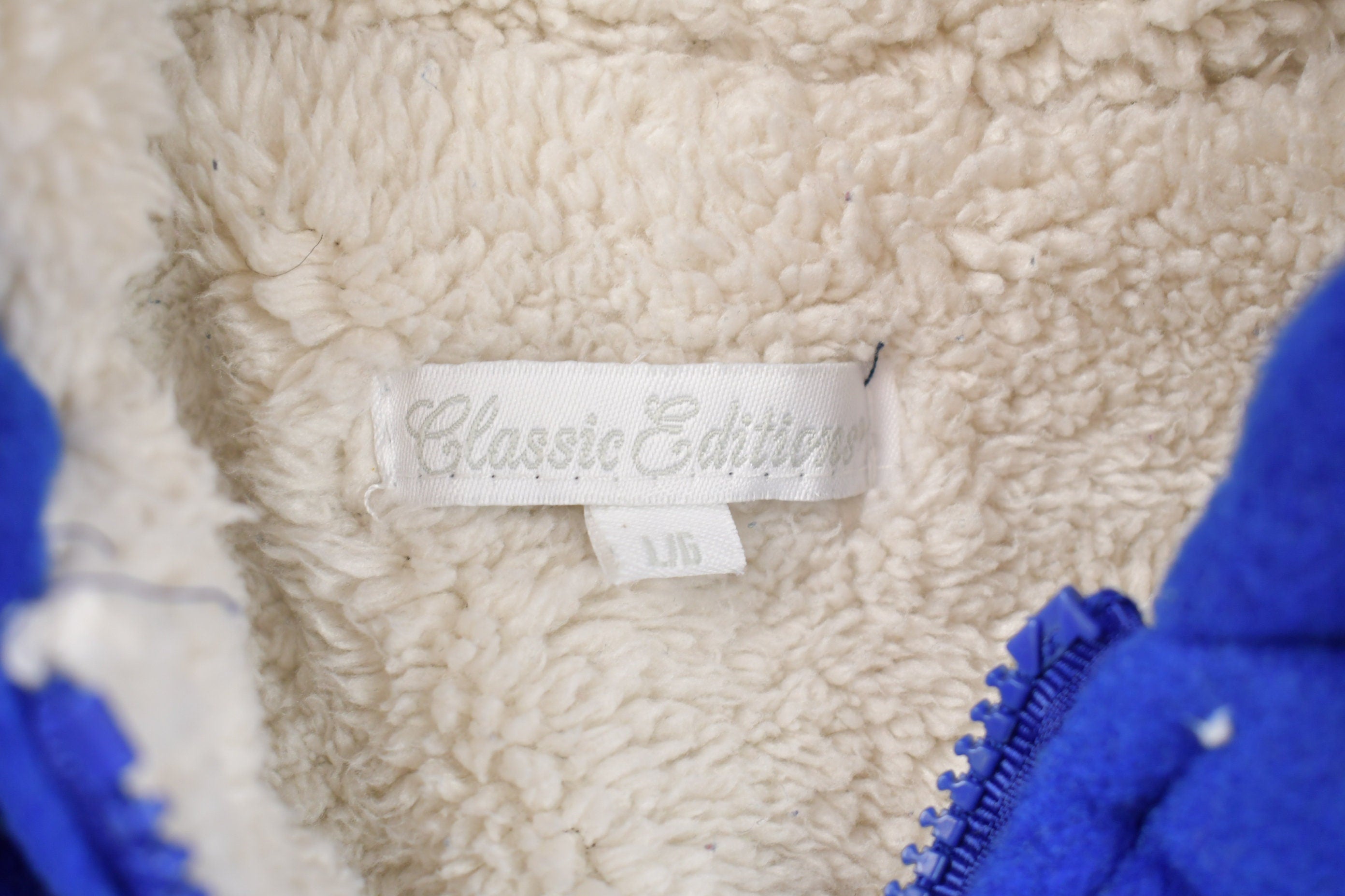 Vintage 1990s Winter Theme Polar Bear Graphic Fleece Sweater