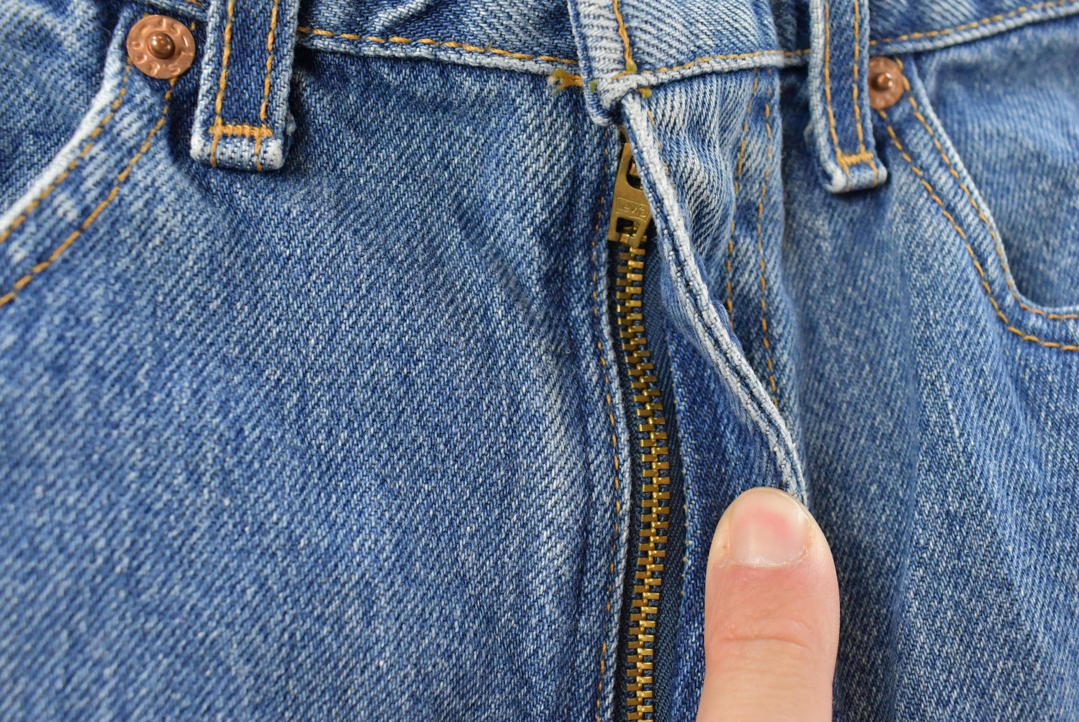 Vintage 1990s Levi's 505 Regular Straight Fit Denim Blue Jeans Men's 29 x 27.5 / 90s Levi's / Streetwear / Made in USA