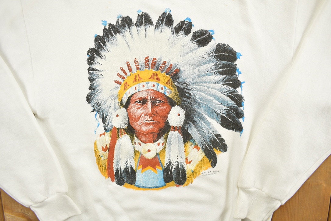 Vintage 1980s Native American Graphic Raglan Crewneck / White Sweatshirt / Made In USA / Vintage Raglan / Casual Wear