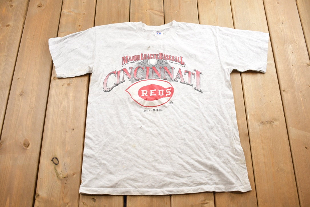 Vintage 1990s Cincinnati Reds MLB Graphic T-Shirt