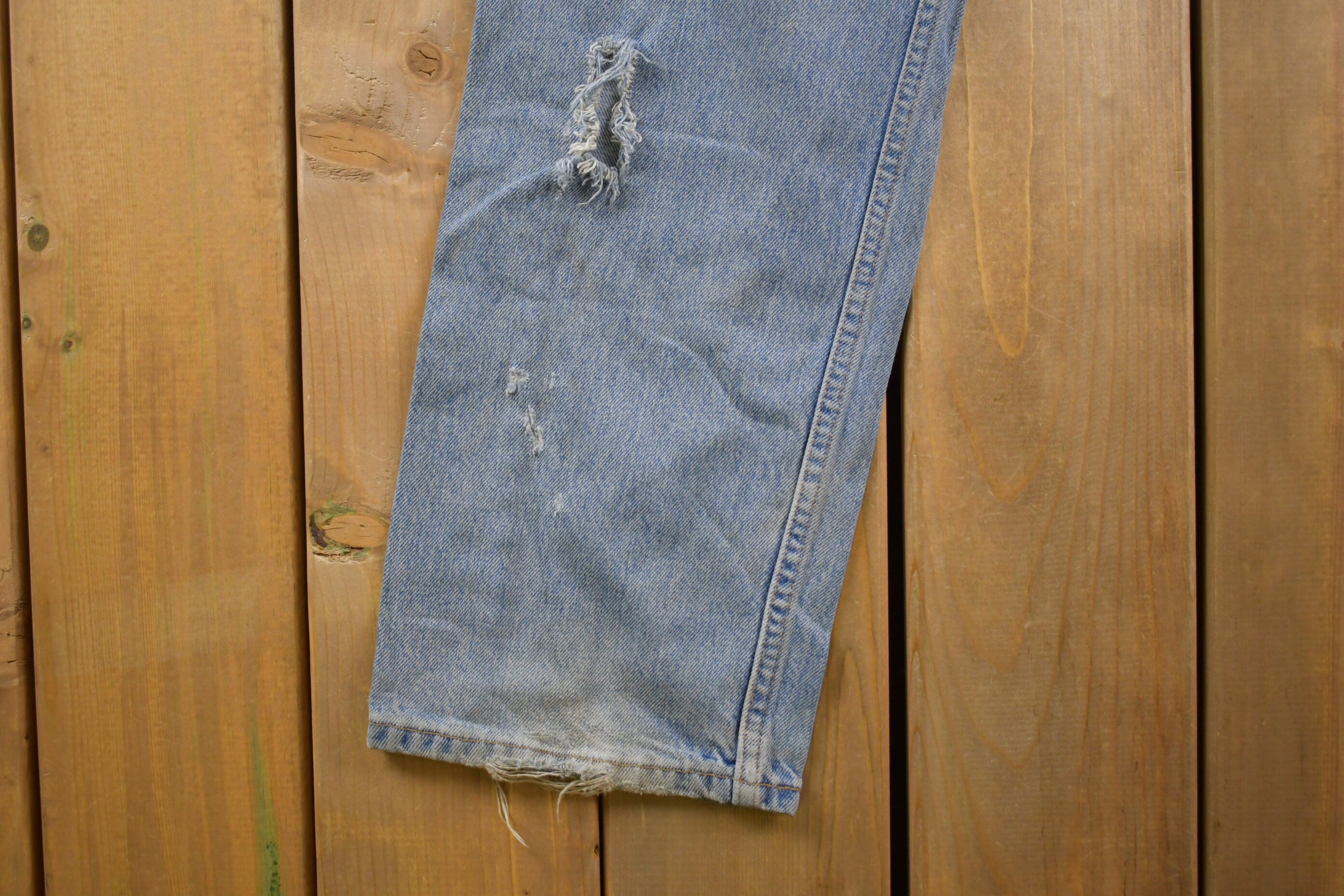 Vintage 1990s Levi's 505 Red Tab Denim Jeans Size 33 x 30 / Distressed Levi's Jeans / Vintage Denim / Streetwear / Jeans / Vintage Levi's