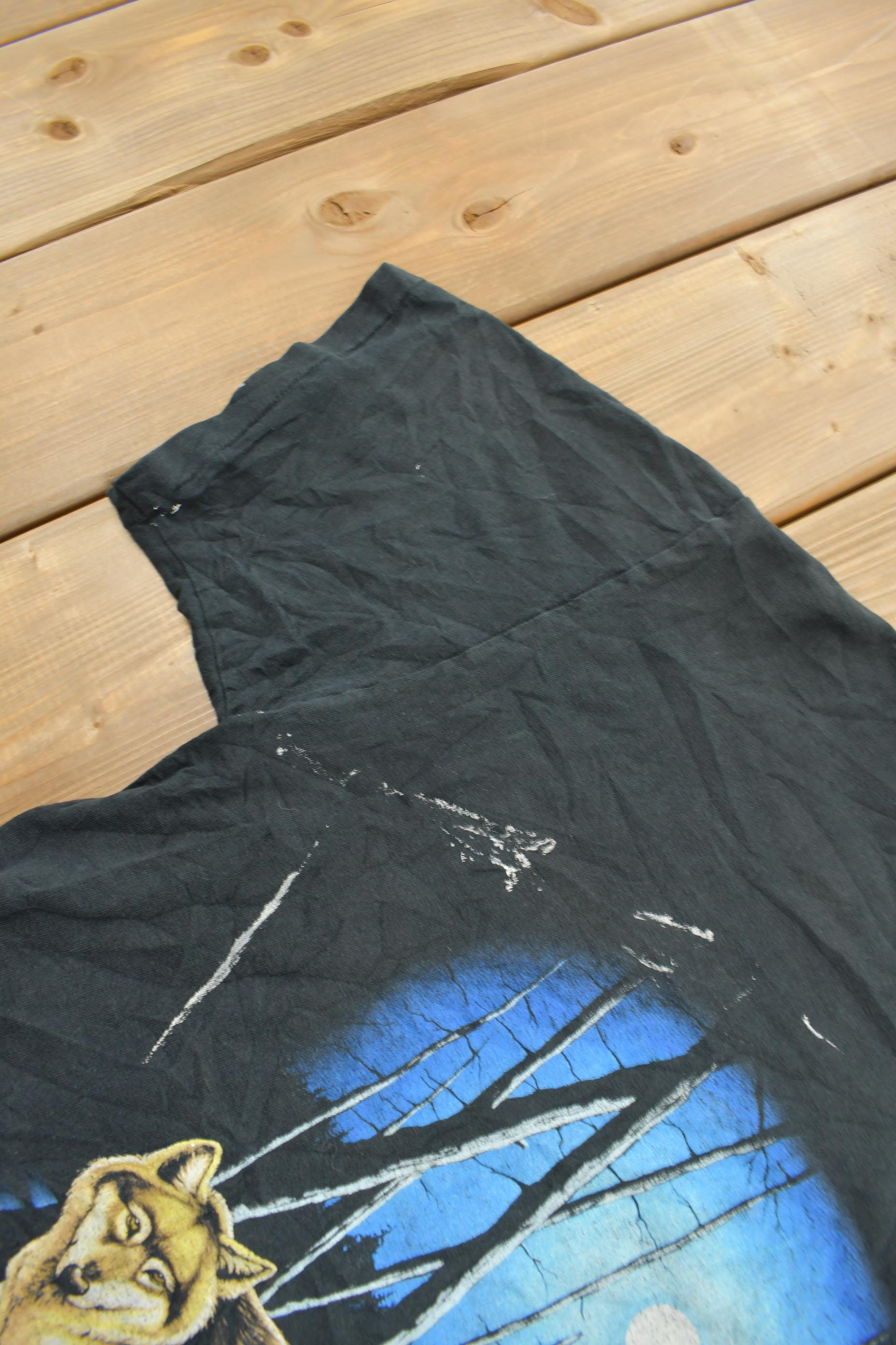 Vintage 1990s Wild Earth Wolf Theme Graphic T-Shirt