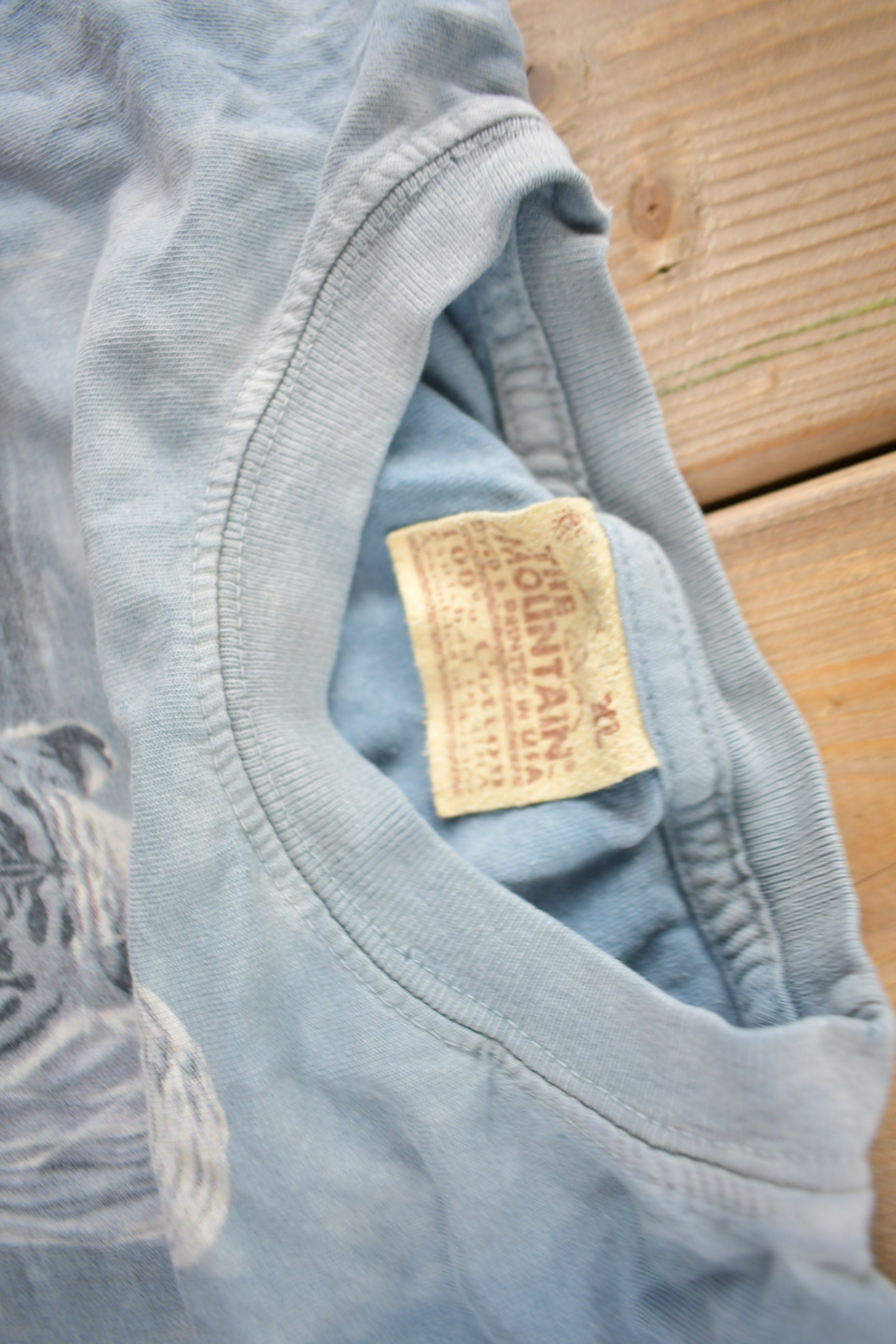 Vintage 2004 White Tiger Theme The Mountains Graphic T-Shirt