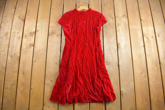 Vintage 1950s Red Velvet Dress / True Vintage Dress / 50s Dress / Sexy Dress / Midi Dress / Mod Fashion / Summer Dress