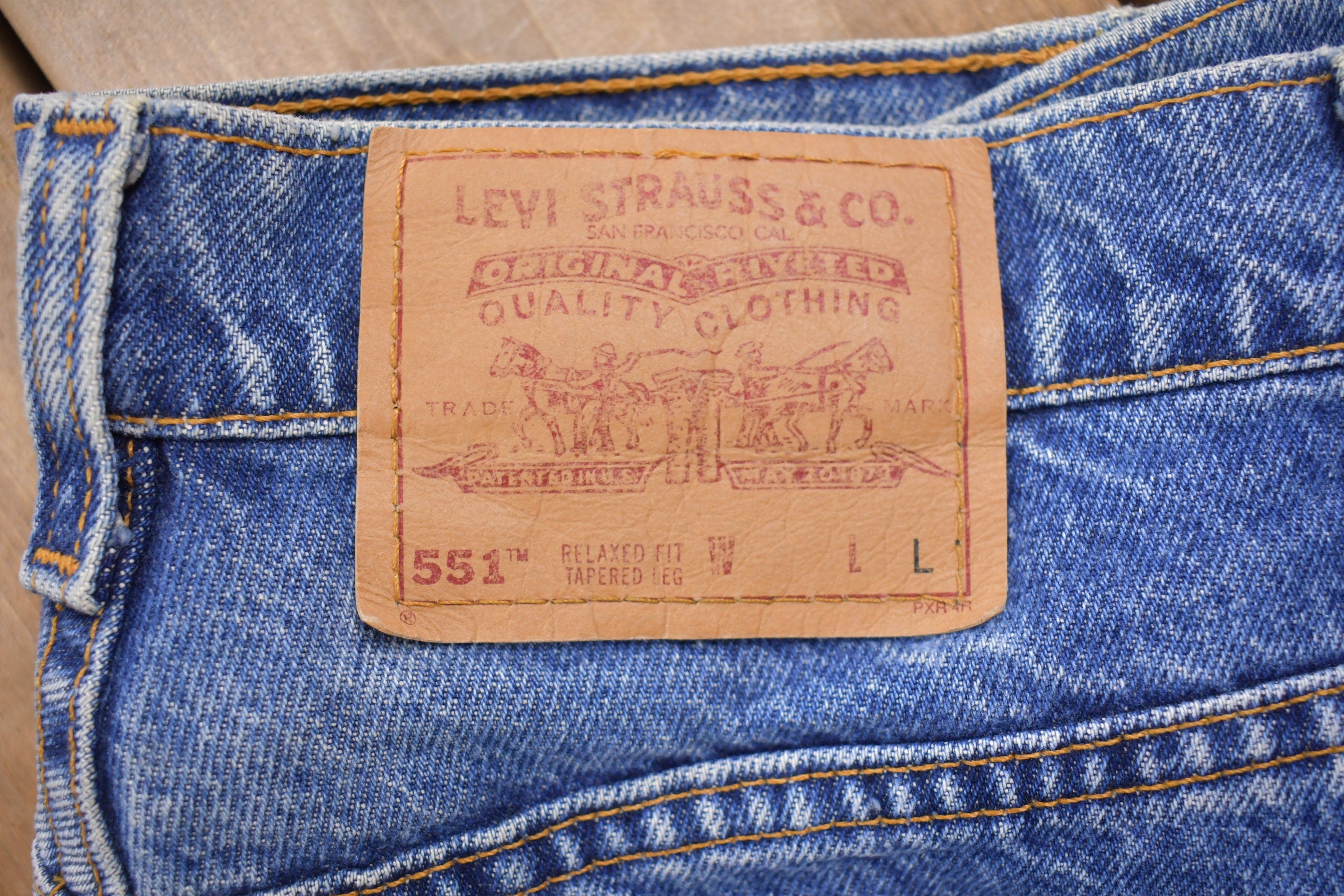 Vintage 1990s Levi's 551 Red Tab Jeans Size 32 x 32