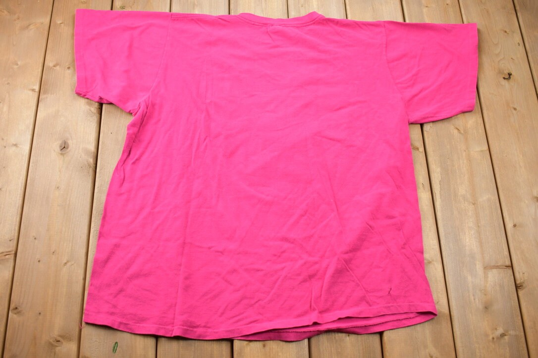 Vintage 1990s Disney Mickey and Minnie Mouse Smack Kiss Heart T-Shirt Cartoon Character  90s  Retro Style  Made in USA  Single Stitch