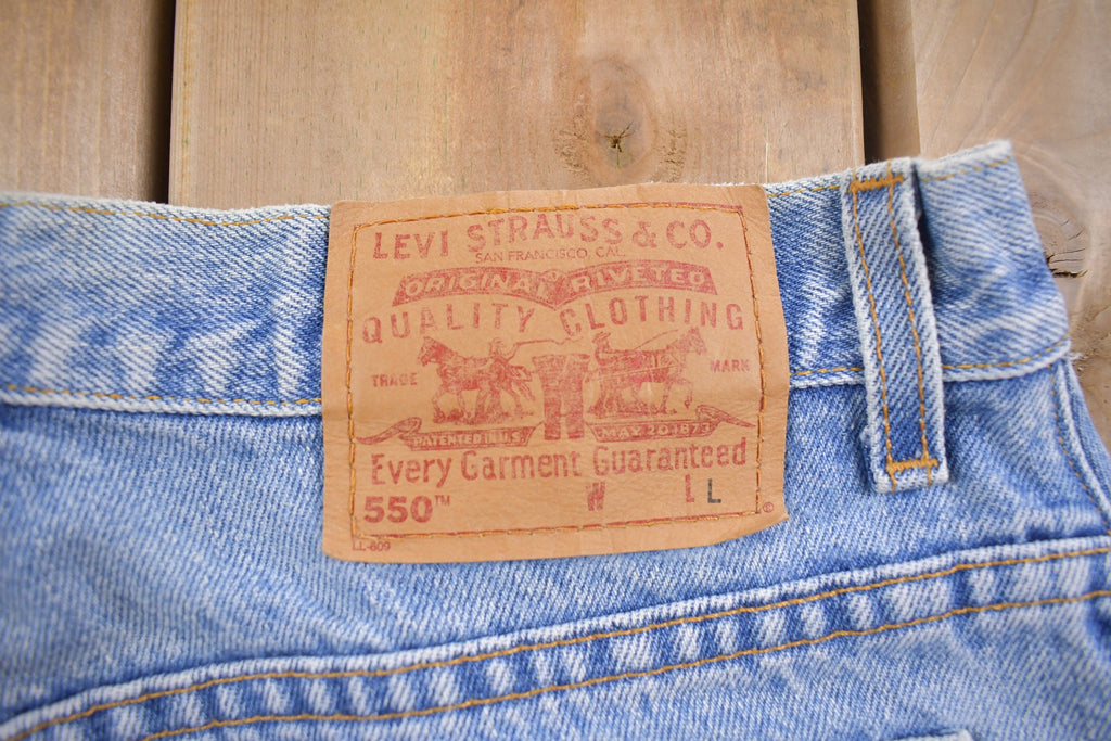 Vintage 1990s Levi's 550 Red Tab Jeans Size 32 x 32
