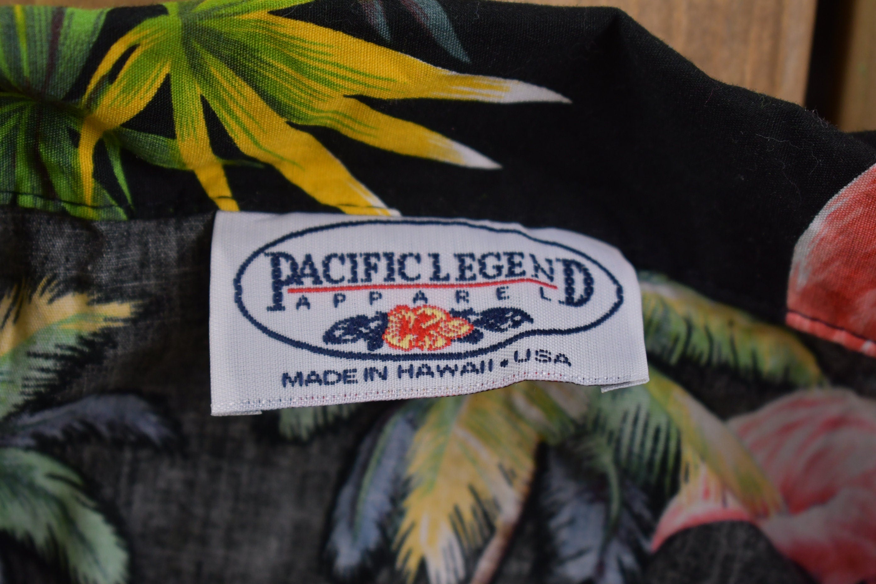 Vintage 1980s Tropical Hawaiian Button Up Shirt