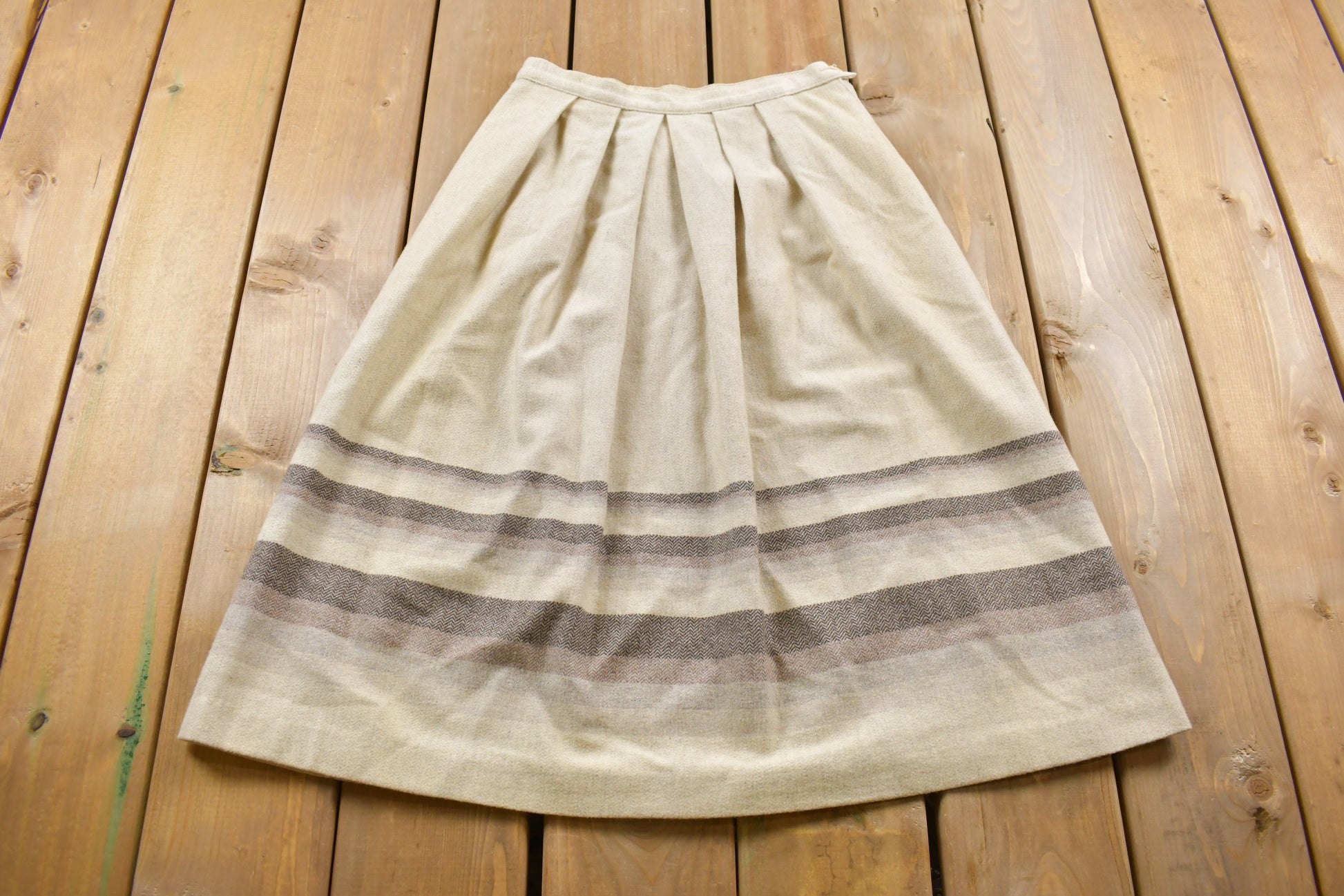 Vintage 1980s Skirt Size 26 x 27 / True Vintage / Vintage Skirt / Retro Style / Women's Vintage / Artsy Vibes/ Jorts