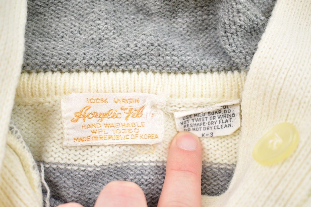 Vintage 1990s Knitted Button Up Hoodie / Vintage 90s Knit Hoodie / 100% Virgin Acrylic / Knit Sweater / Sweatshirt / Abstract Pattern