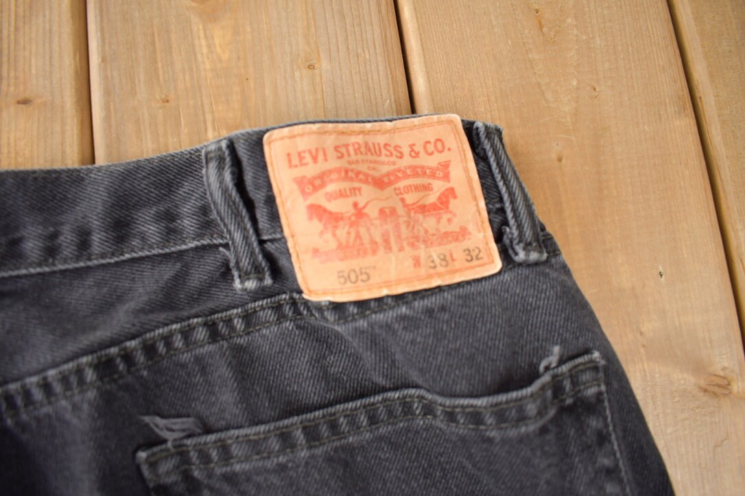 Vintage 1990s Levi's 505 Red Tab Black Wash Jeans Size 38 x 32