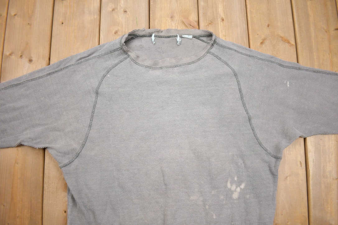 Vintage 1990s Distressed Blank Crewneck Sweatshirt / 90s Crewneck / Essential / Streetwear / 90s Blank