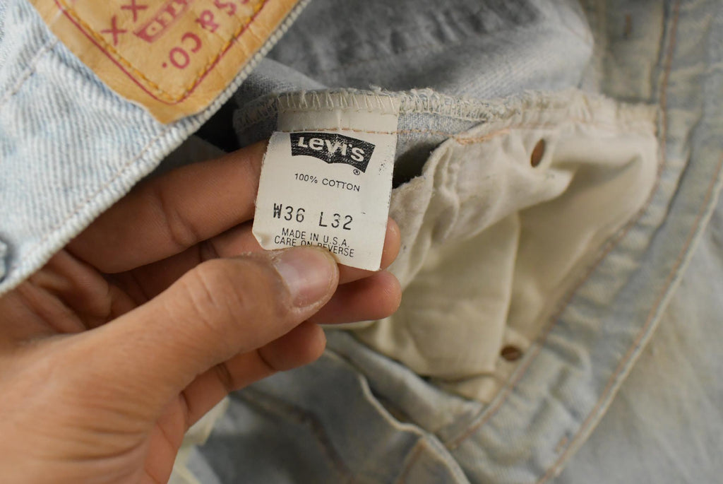 Vintage 1990s Levi's 505 Regular Fit Denim Jeans Men's 34 x 32 / 90s Levi's / Distressed Sun Faded Jeans / Made in USA