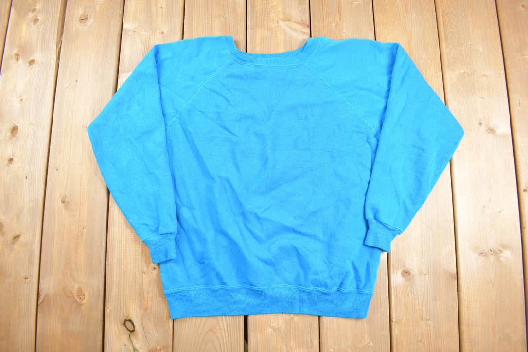 Vintage 1980s Hanes Her Way Raglan Crewneck Sweatshirt / 80s Crewneck / Vintage Blank / Essential / Made in USA / 90s Blank / Blue