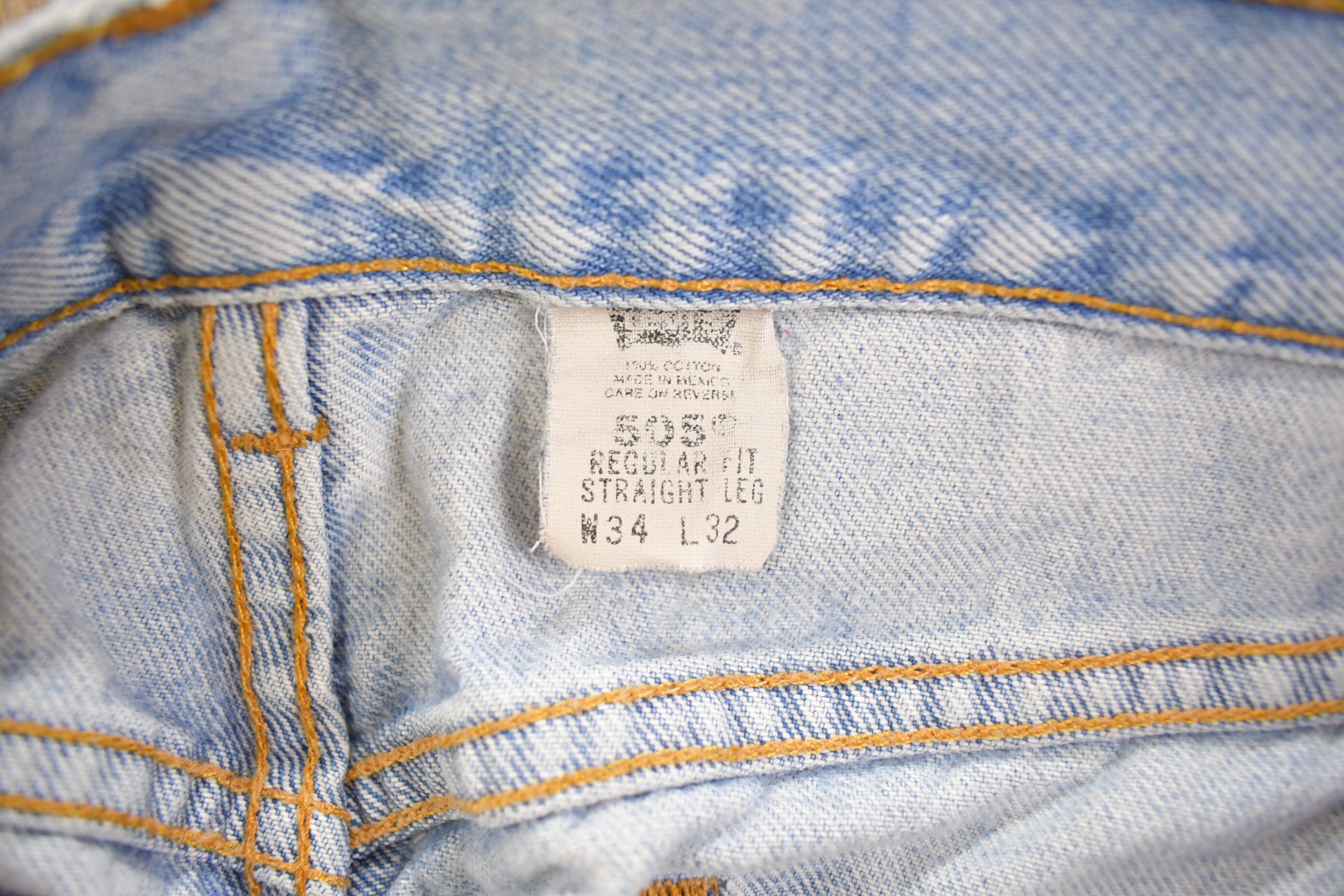 Vintage 1990s Levi's 505 Red Tab Jeans Size 31 x 30
