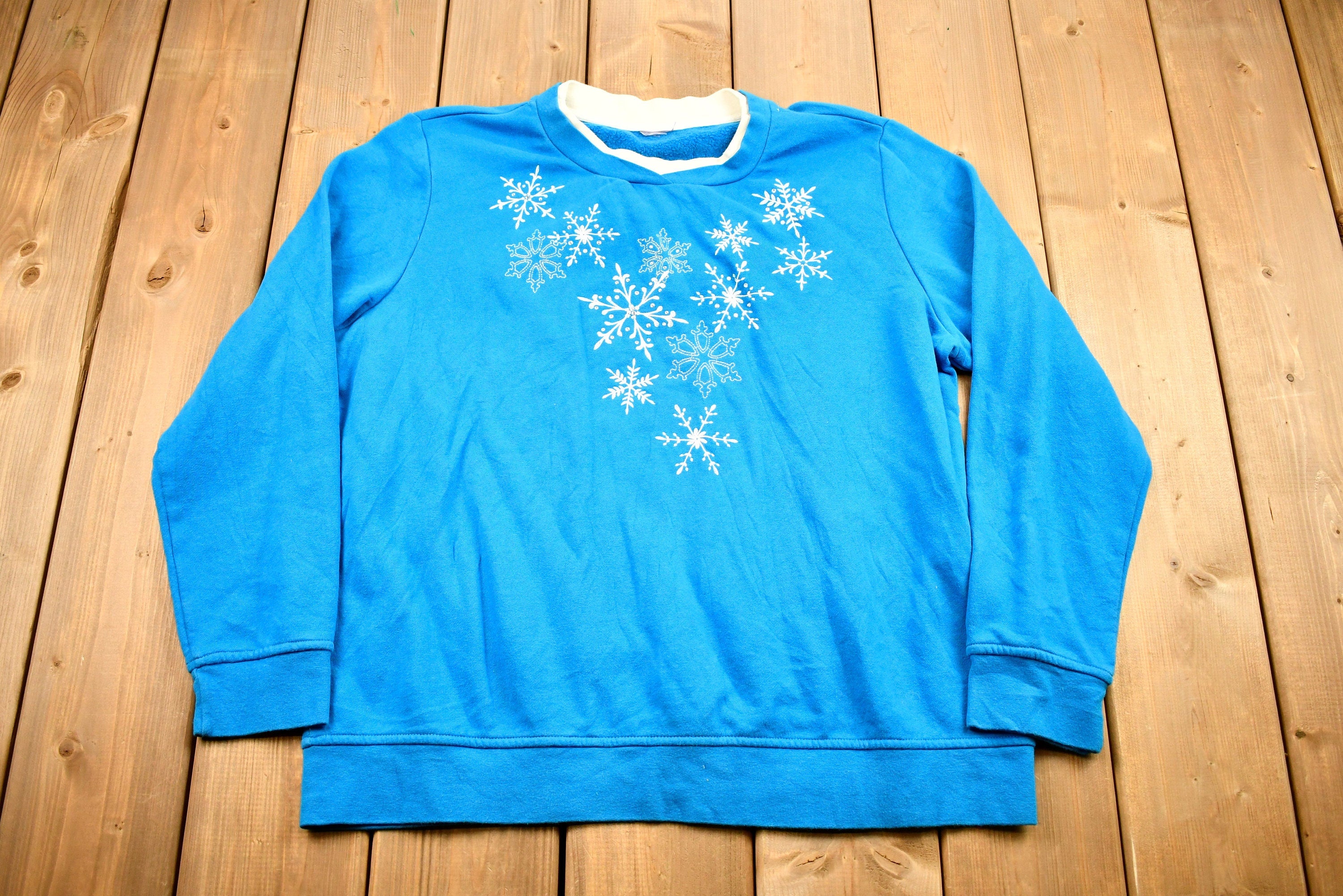 Vintage 1990s Snowflake Crewneck , Winter Nature Print Sweatshirt , Grandma Style Pullover Sweatshirt , Streetwear + Retro Style