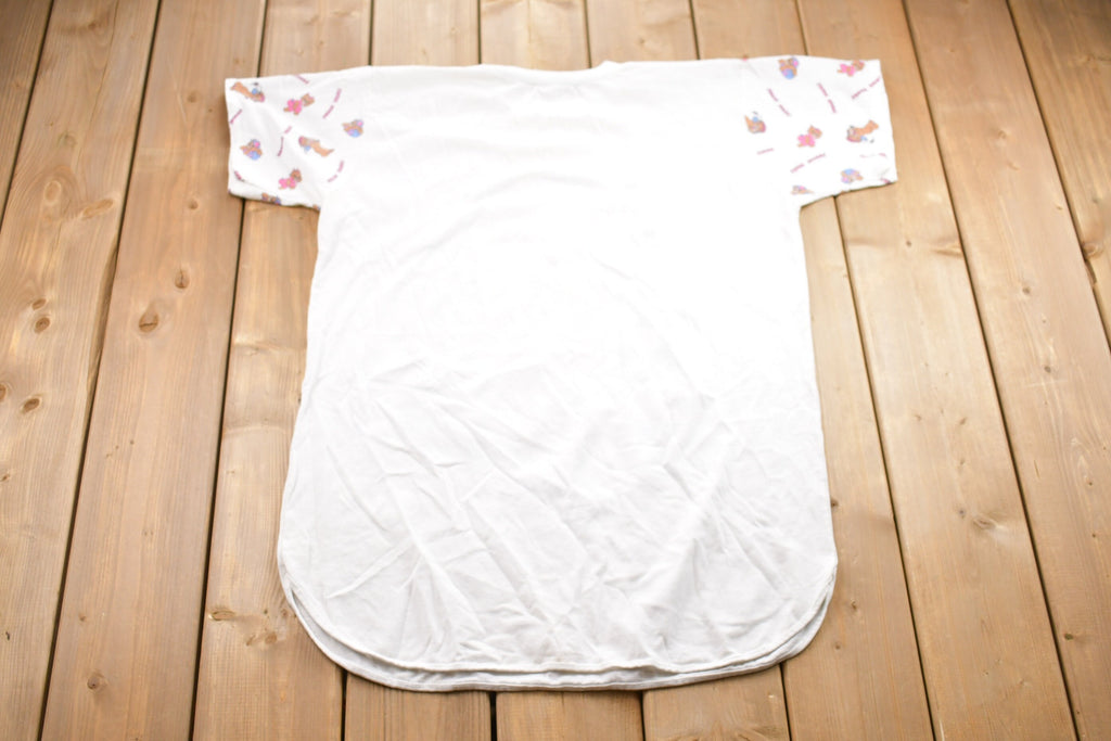 Vintage 1990s Aquarius Cute Bear Graphic T-Shirt