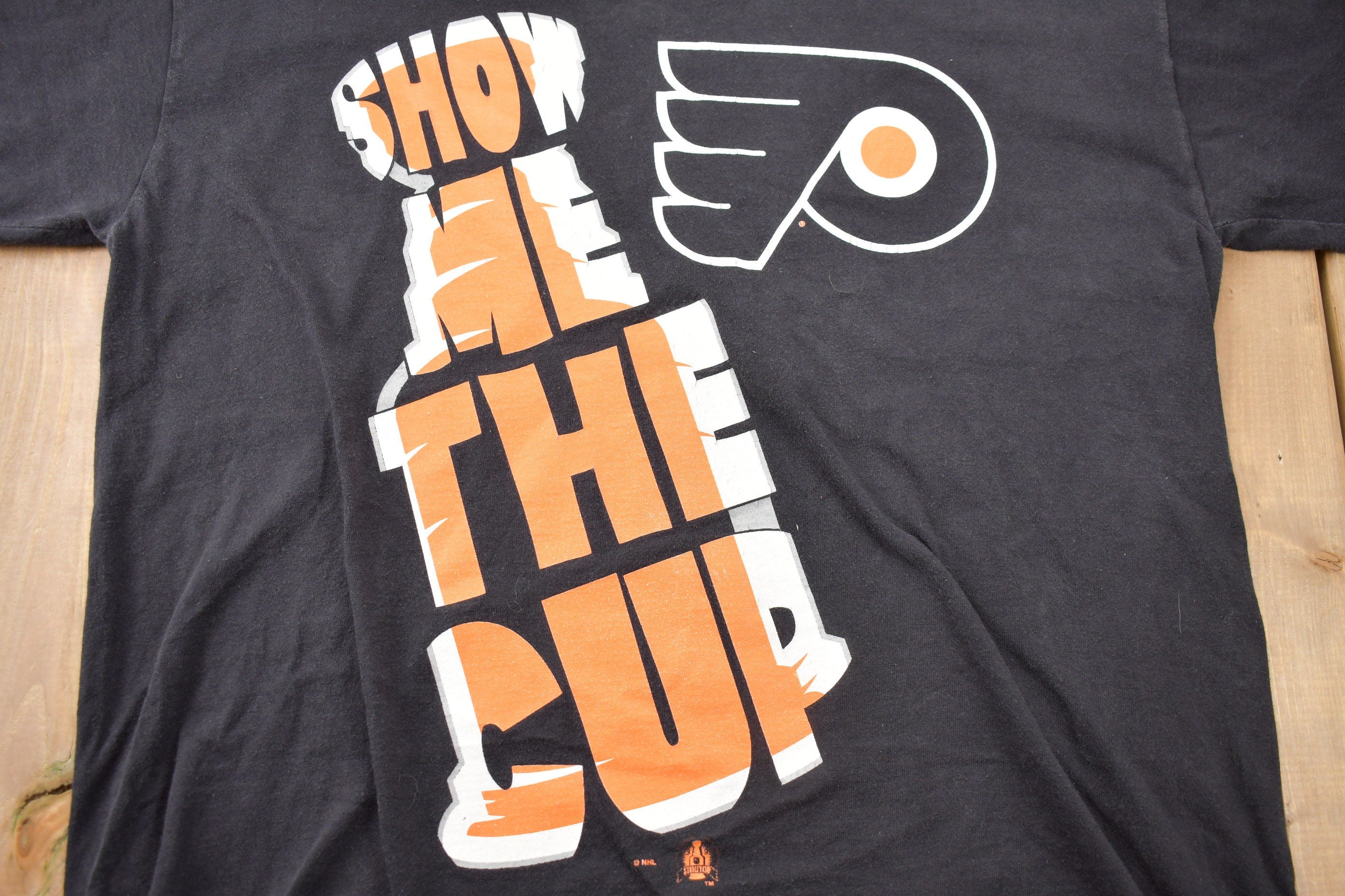 Vintage 1990s Starter Philadelphia Flyers NHL Graphic T-Shirt
