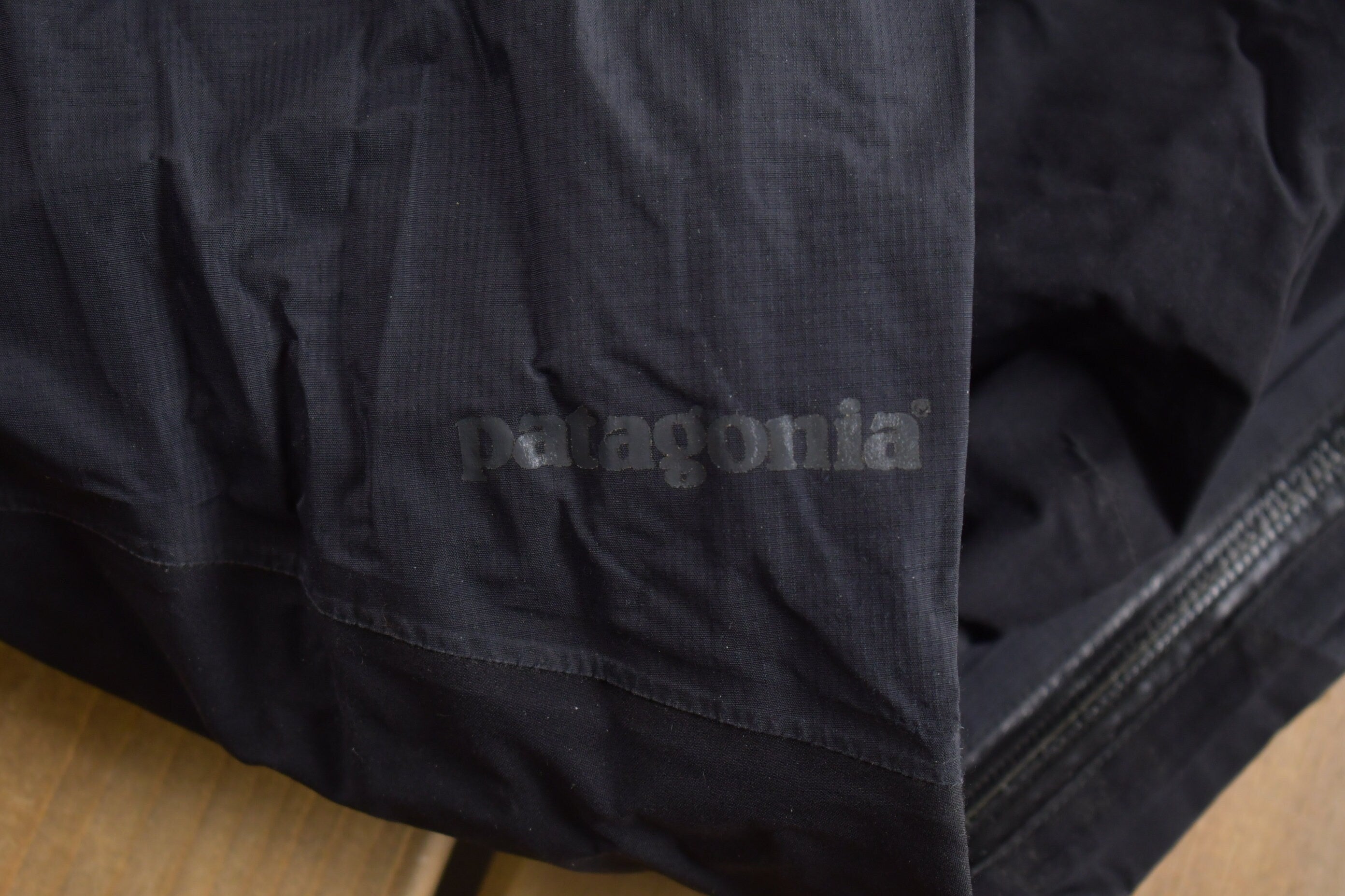 Vintage 1990s Patagonia Black Snow Pants Size 34 x 30 / Hard Shell / American Vintage / Streetwear / Tech Wear