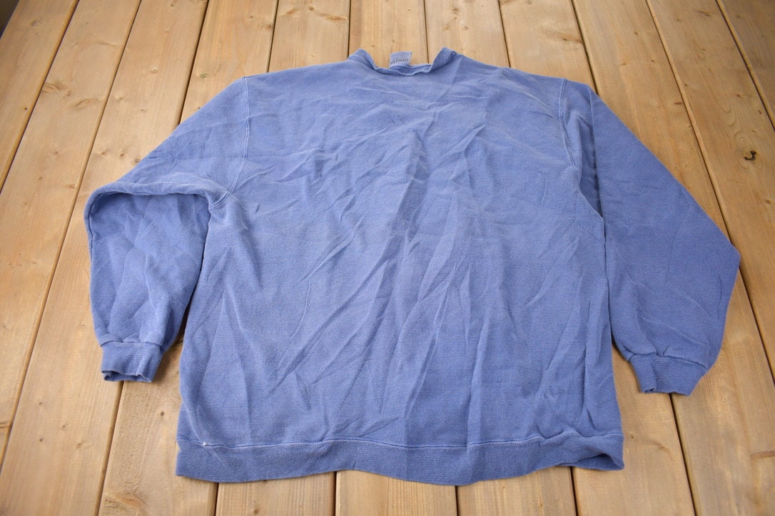 Vintage 1990s Lake Okoboji Embroidered Souvenir Crewneck Sweatshirt made In USA