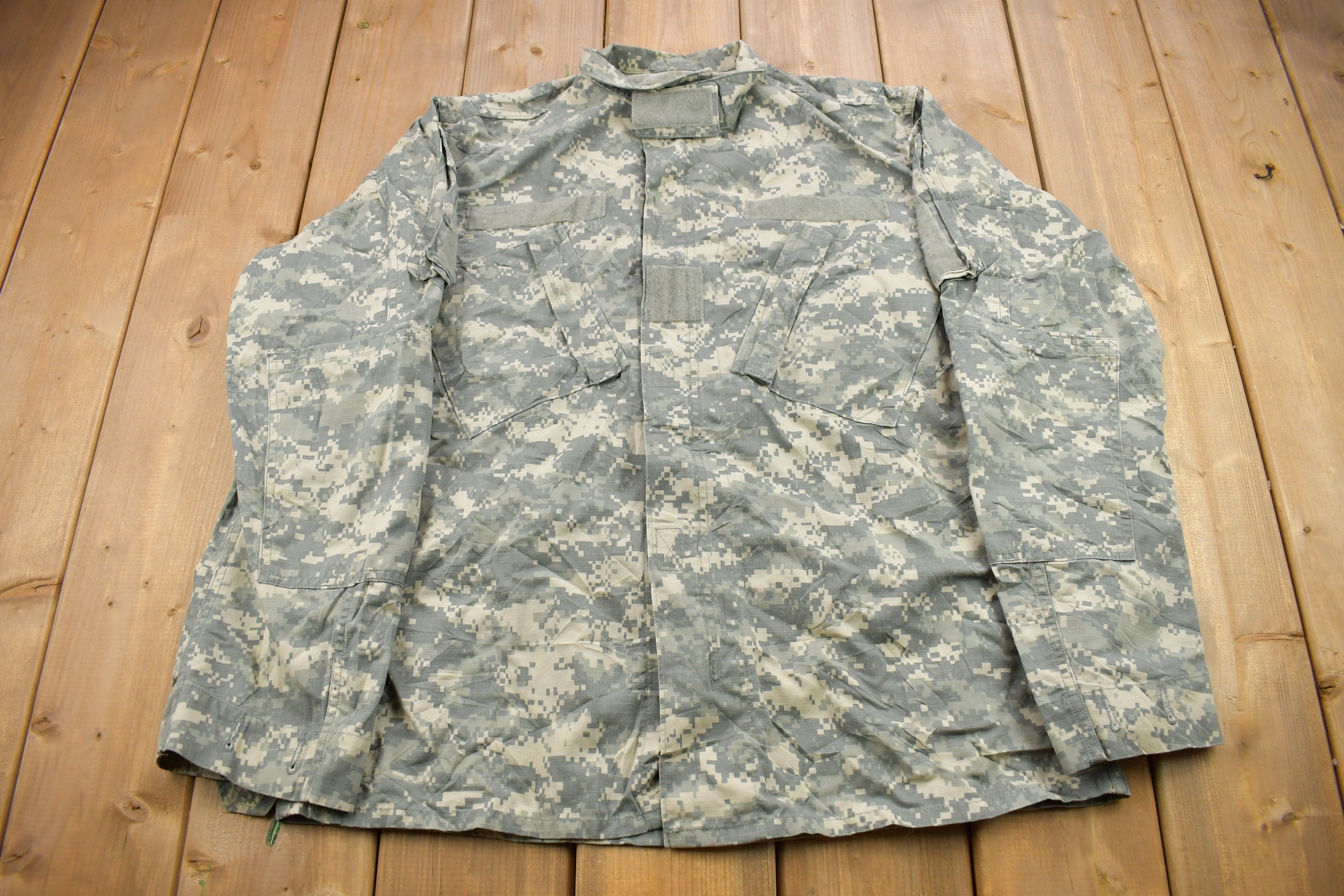 Vintage 2001 Army Gray Digital Camo Military Button Up Shirt