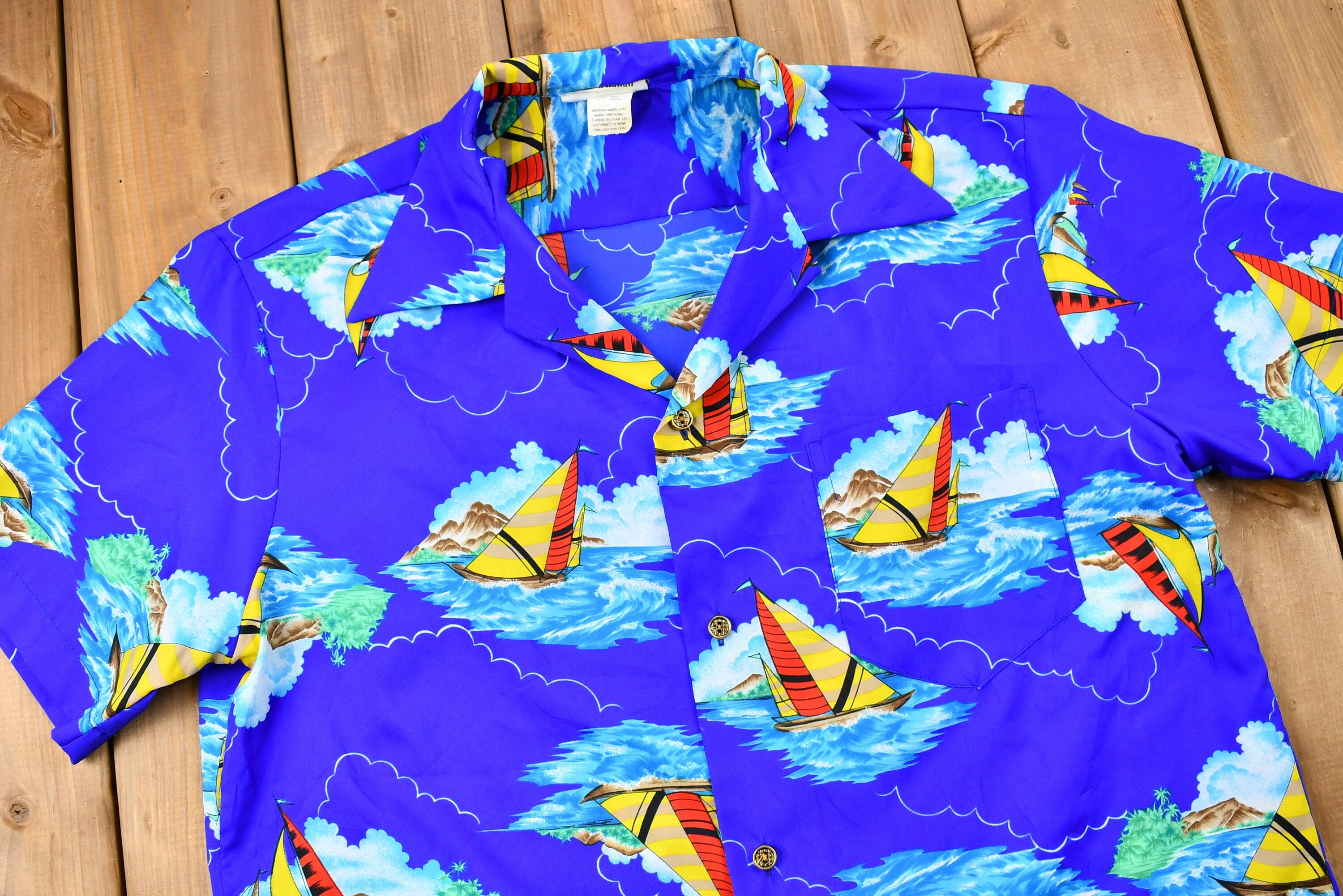 Vintage Late 1960s Hawaiian Button Up Shirt