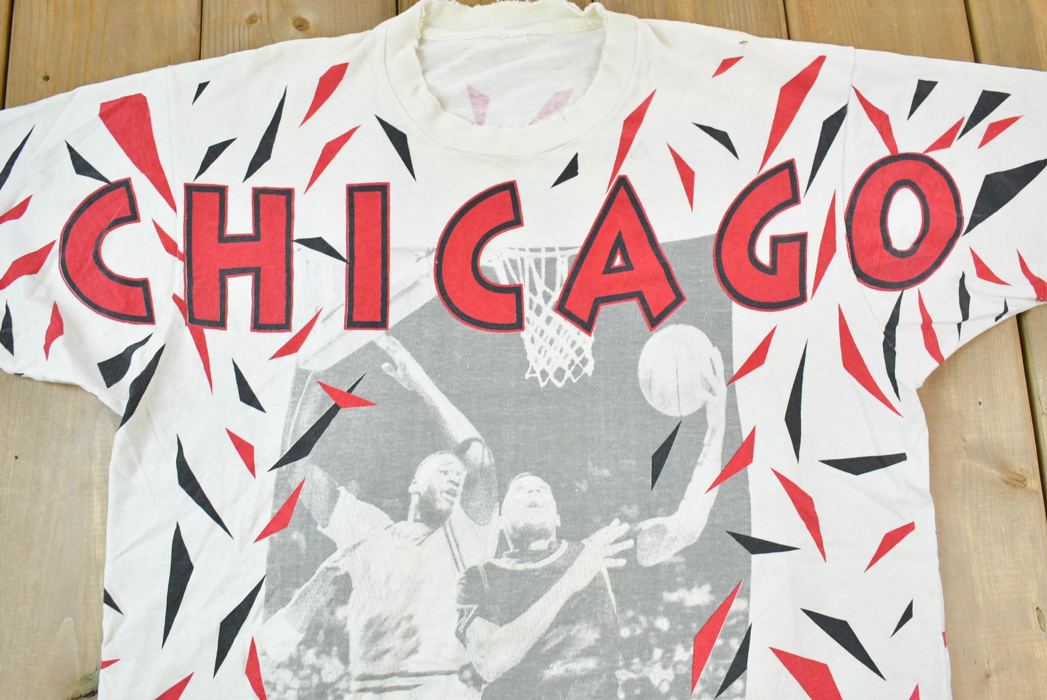 Vintage 1990s Chicago Sport Dennis Rodman Shaq Basketball Graphic T-Shirt
