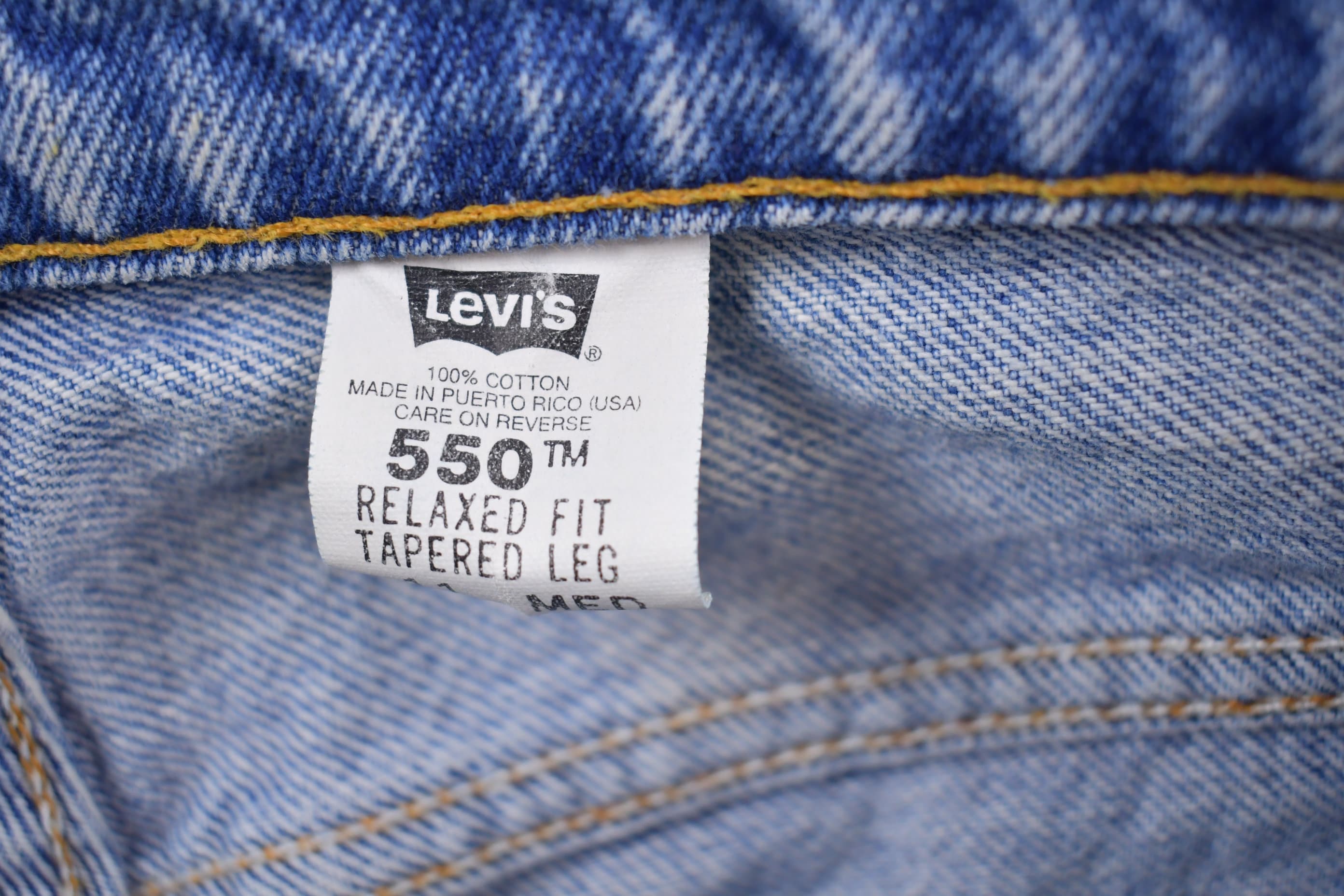 Vintage 1990s Levi's 550 Red Tab Jeans Size 30 x 29
