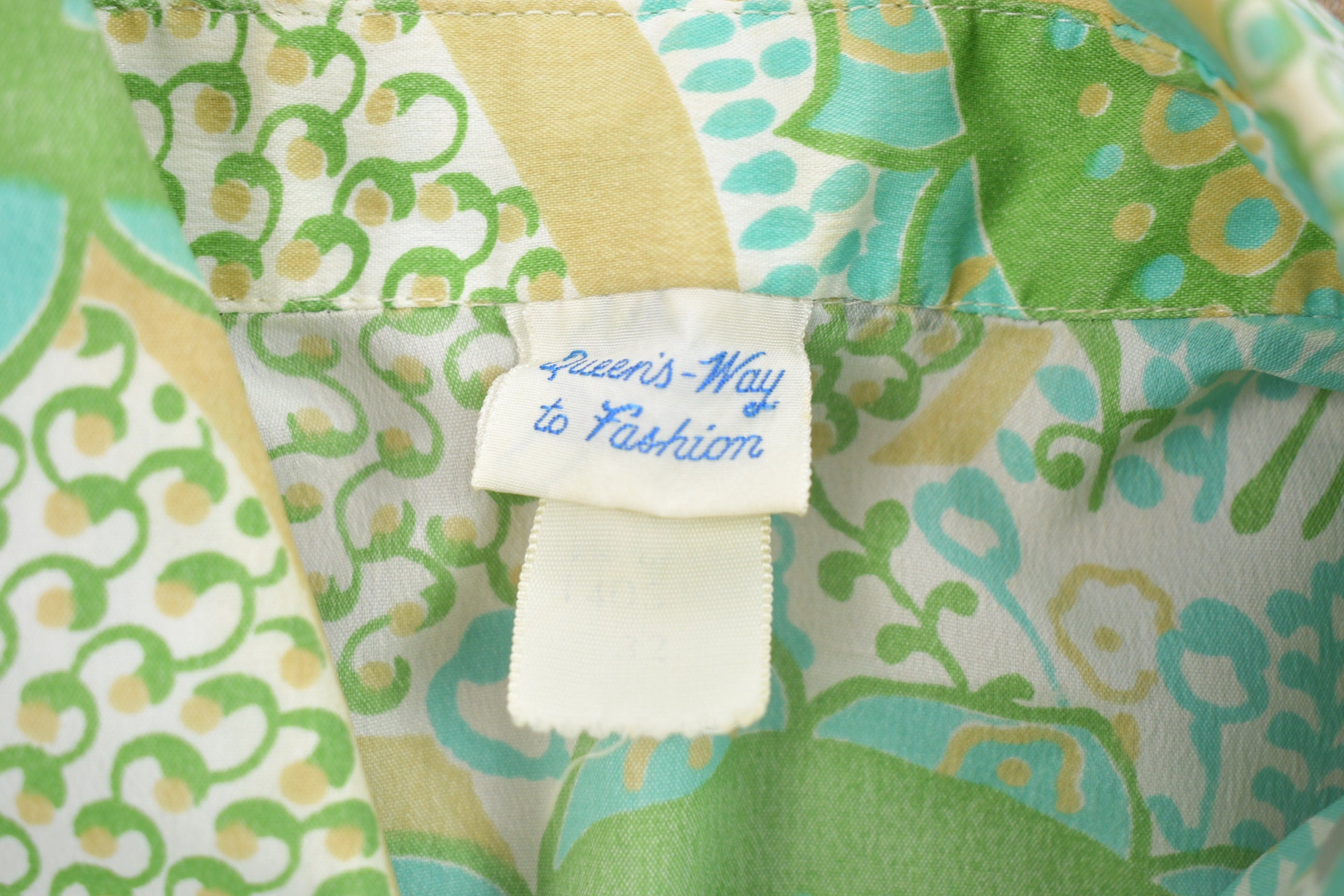 Vintage 1980s Queen's Way to Fashion Button Up Shirt