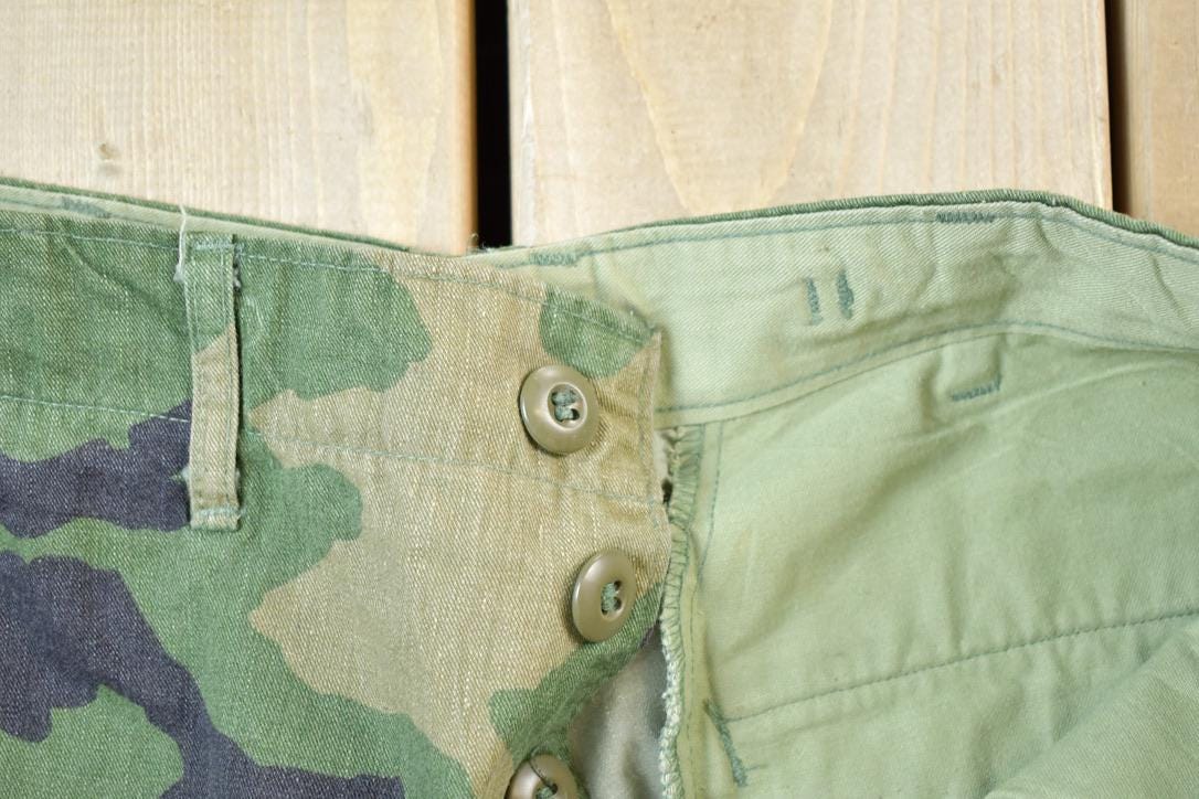 Vintage 1990s Army Camouflage Cargo Pants Size 32 x 26 Made In / Streetwear / Army Pants / Military Pant's / Vintage Cargos
