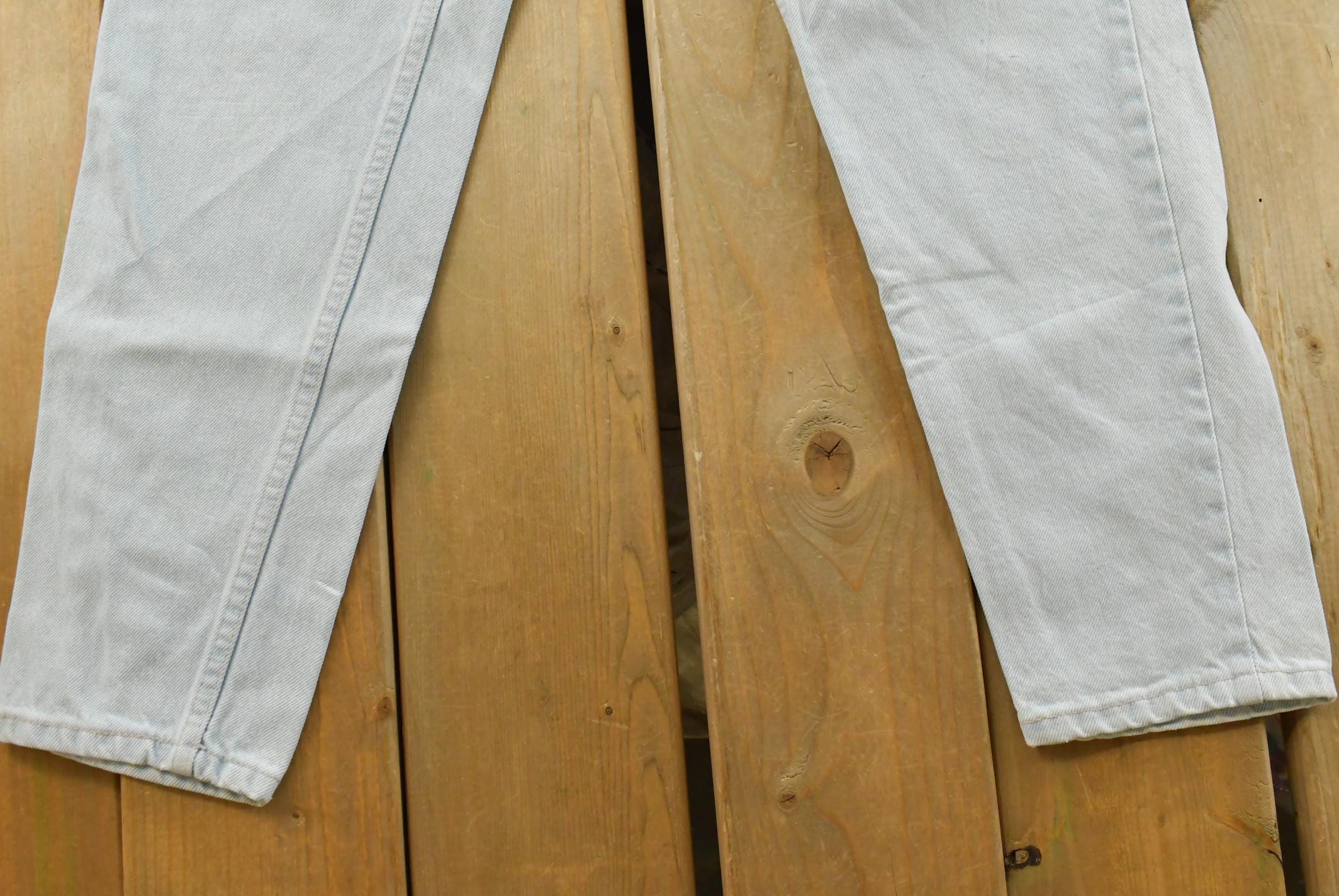 Vintage 1990s Levi's 550 Relaxed Fit Denim Light Wash Blue Jeans Size 26 x 30 / 90s Levi's / Made in USA / Streetwear