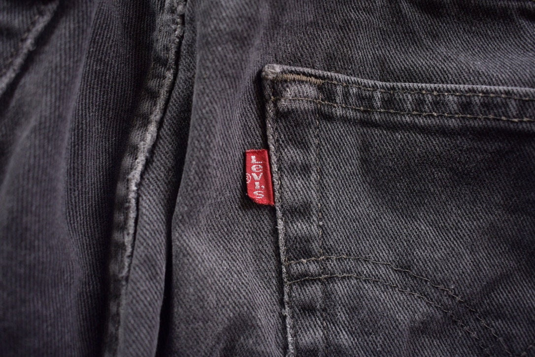Vintage 1990s Black Levi's 505 Red Tab Denim Jeans Size 32 x 30