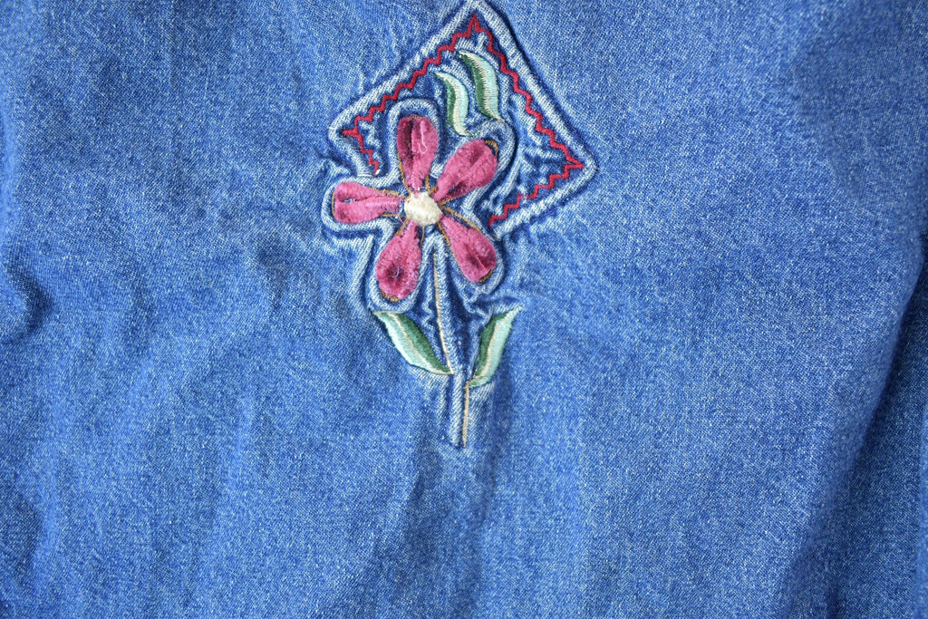 Vintage 1990s Keren hart Denim Floral Embroidered Button Up Shirt / 1990s Button Up / Vintage Flannel / Basic Button Up