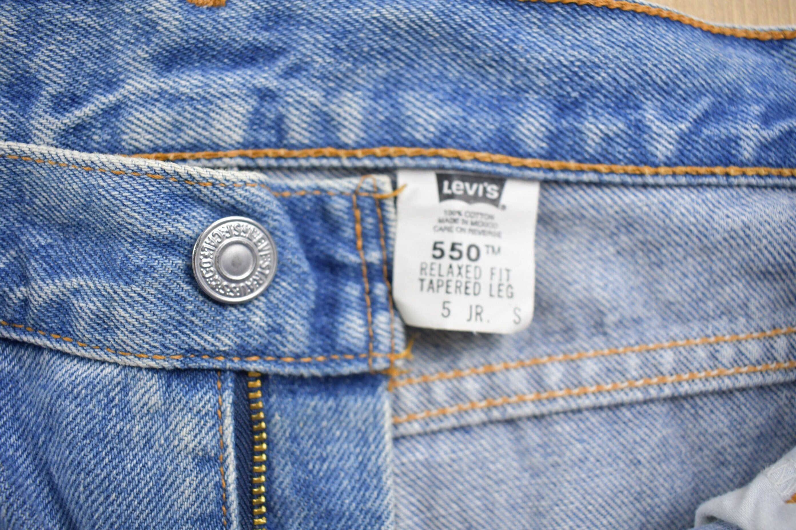 Vintage 1990s Levi's 550 Red Tab Blue Denim Jeans Size 26 x 27
