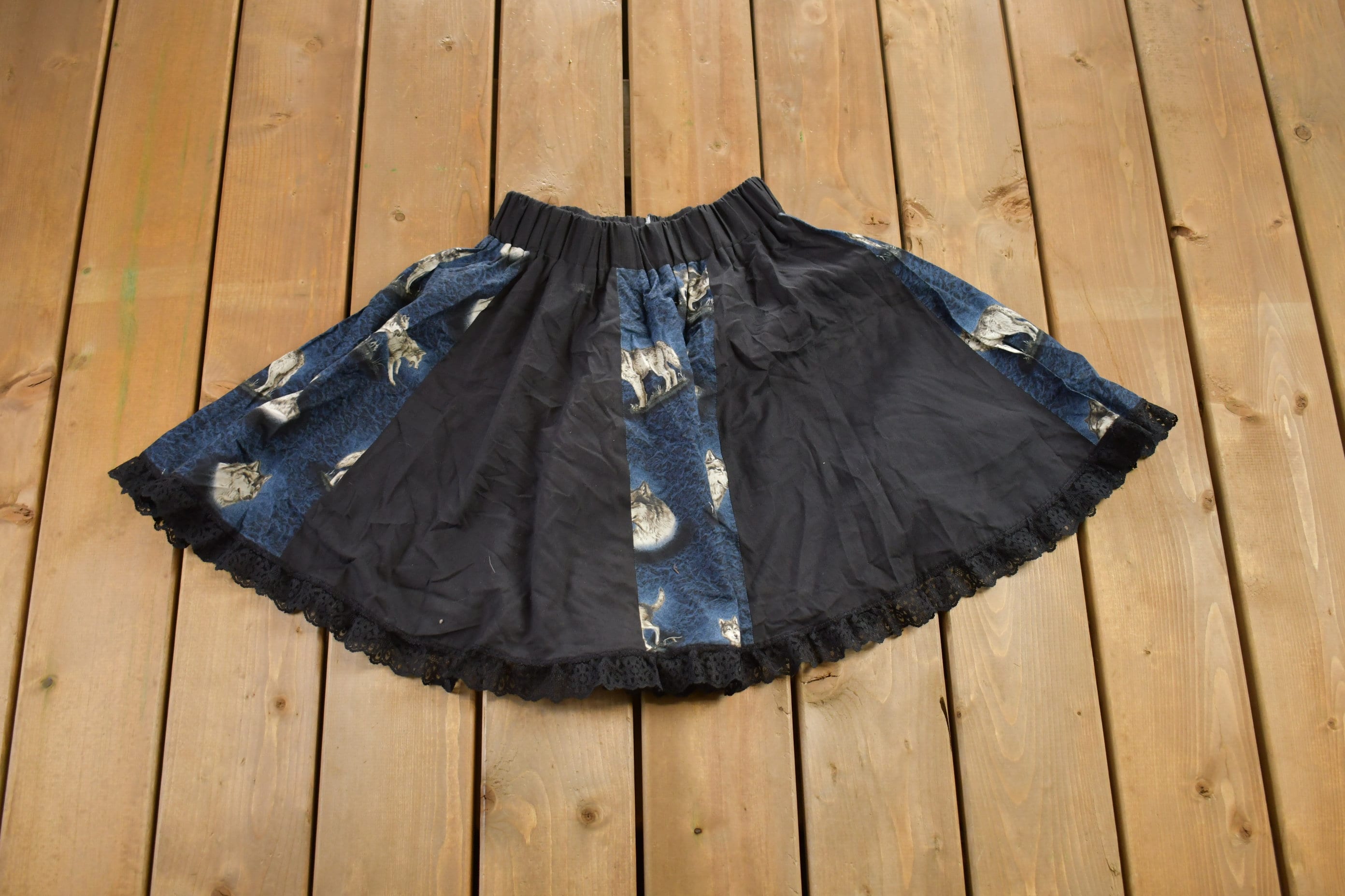 Vintage 1990s Majestic Wolf Skirt Size 22x20