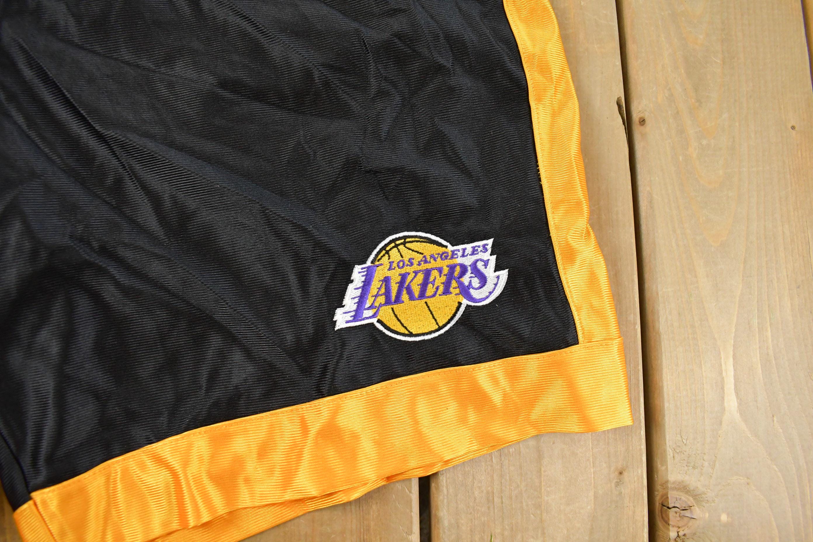 Vintage 2000s DEADSTOCK Los Angeles Lakers NBA Nike Basketball Shorts Men's XL