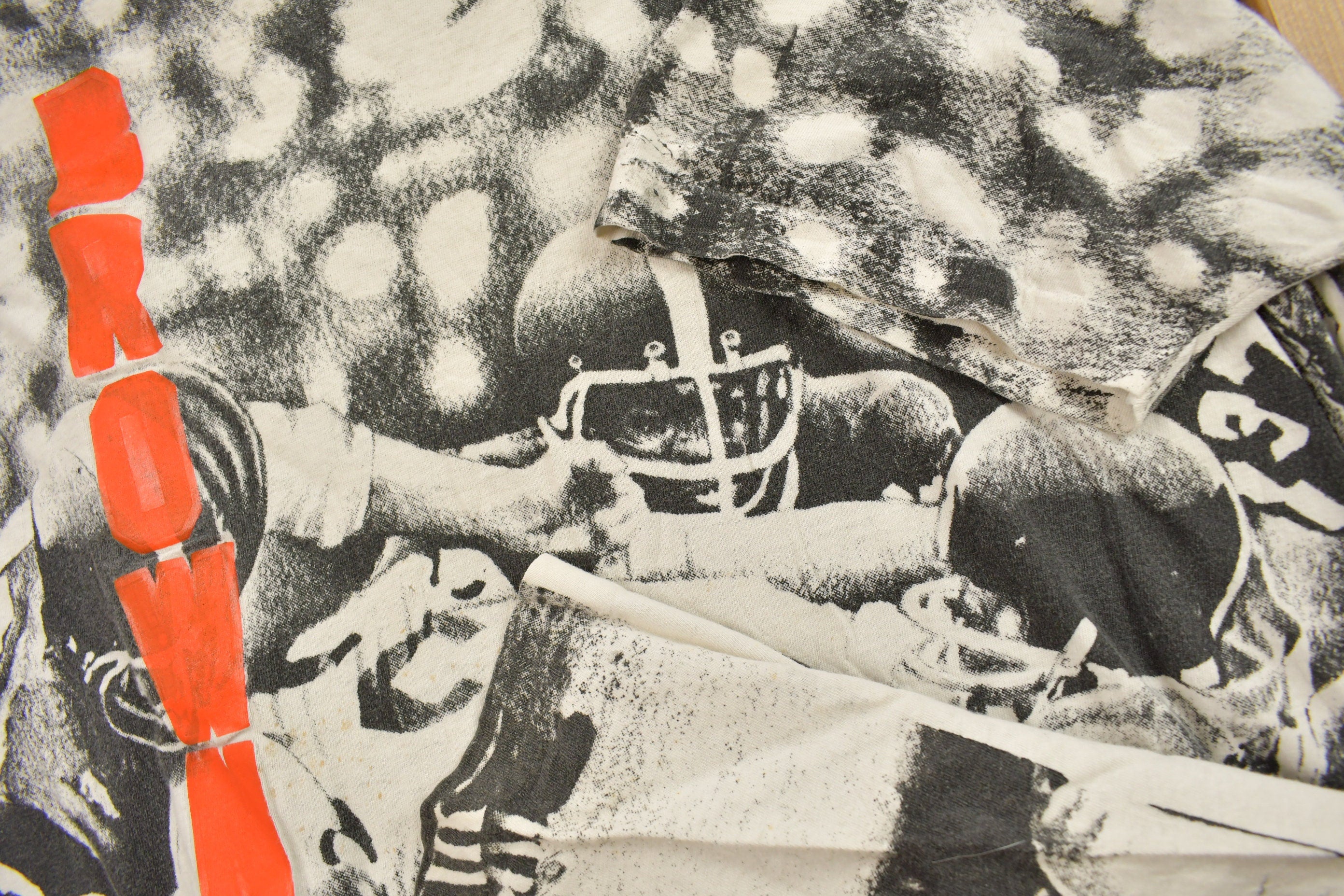 Vintage 1990s Cleveland Browns NFL All Over Print Graphic T-Shirt