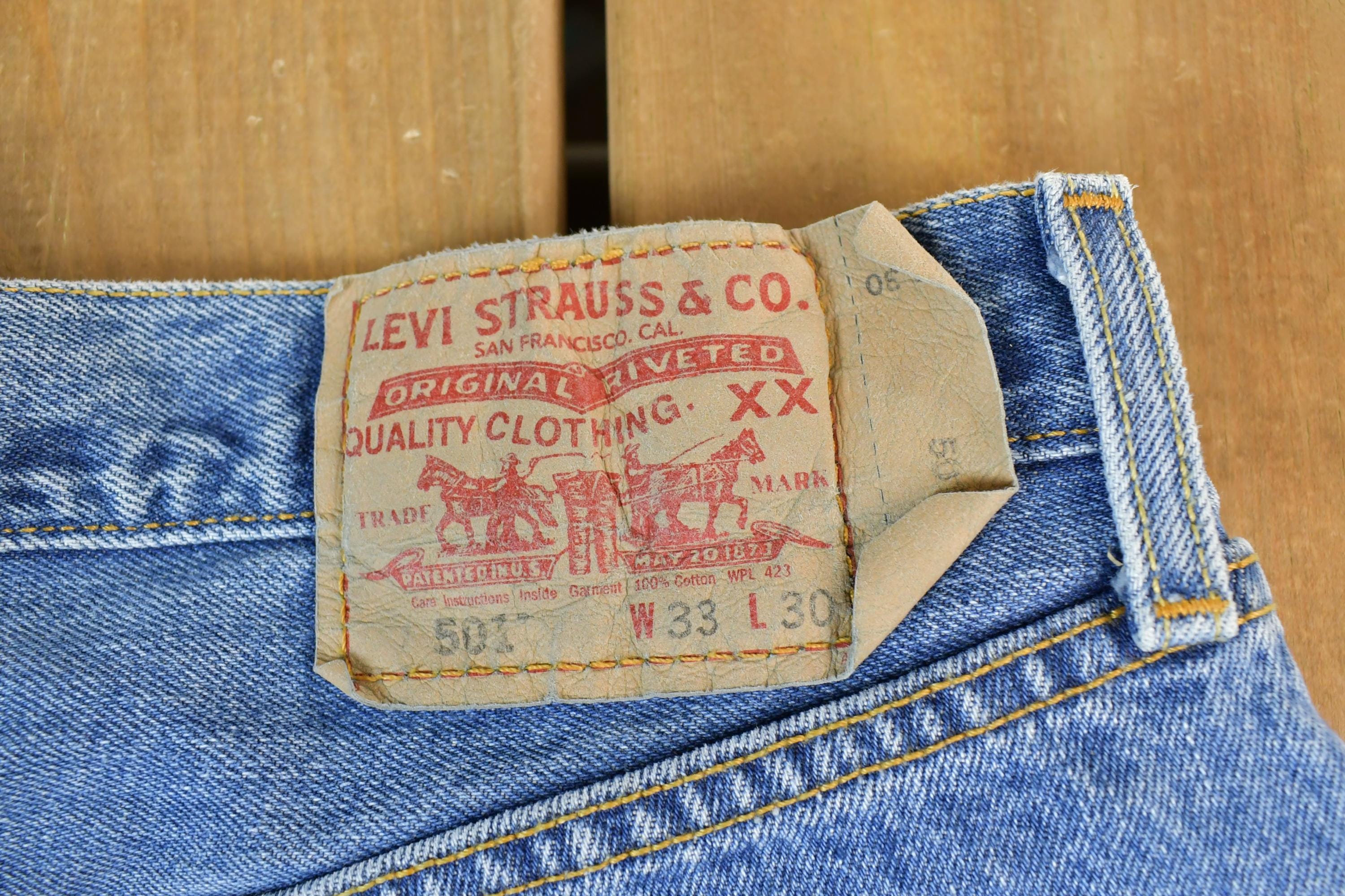 Vintage 1990s Levi Strauss 501 Red Tab Denim Jeans Size 33 x 30