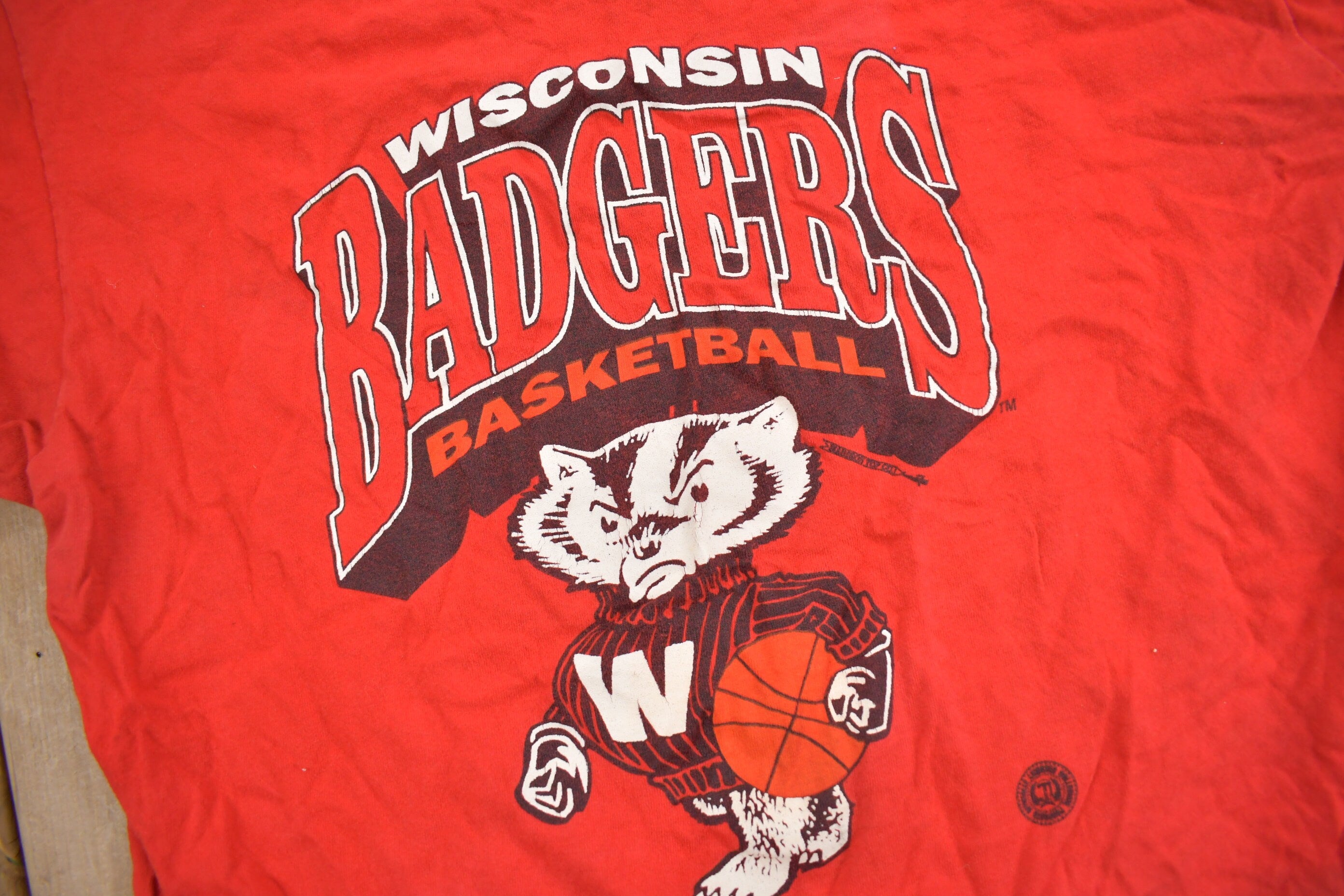 Vintage 1990s Wisconsin Badgers Basketball Collegiate T-Shirt