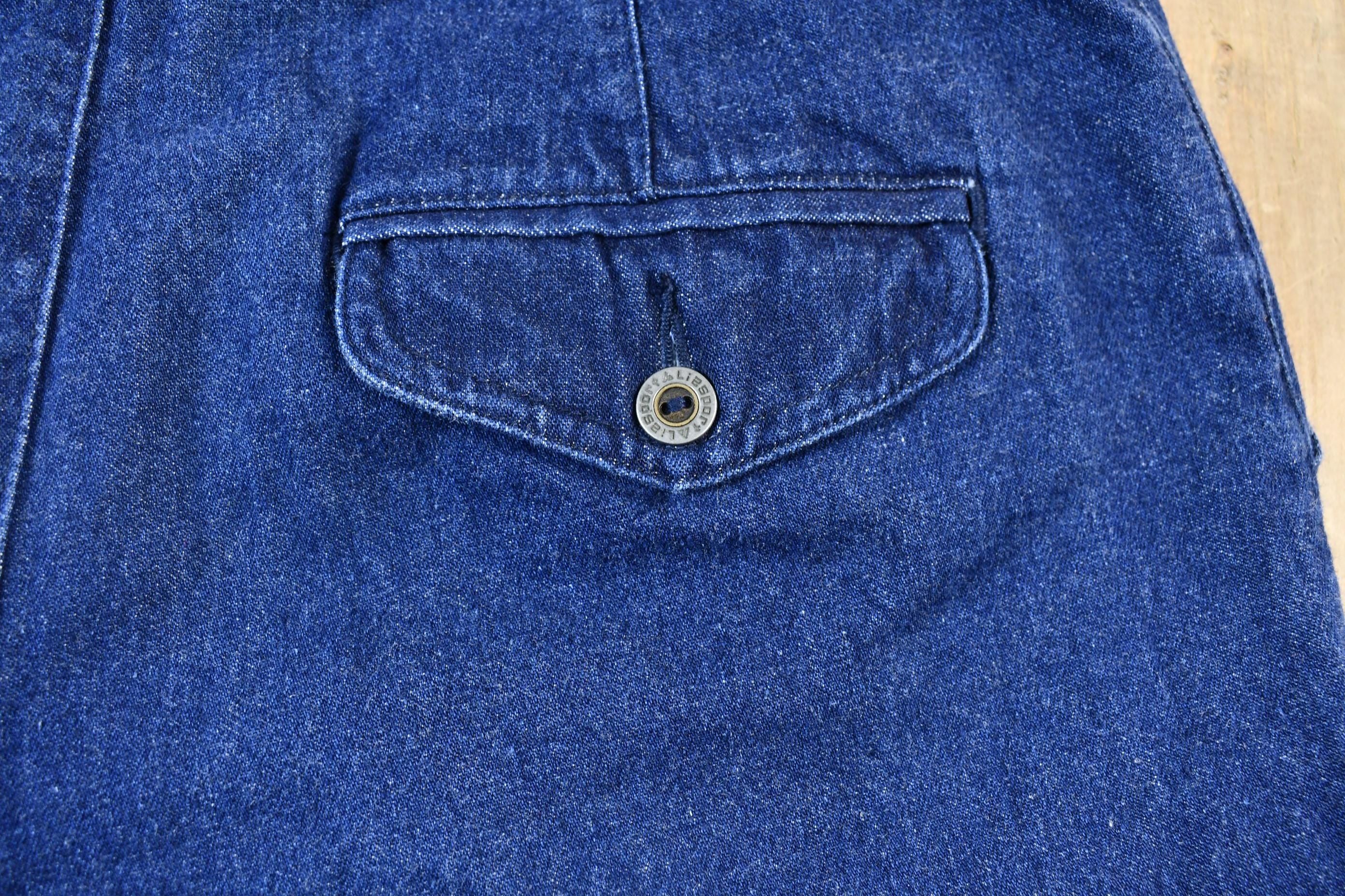 Vintage 1990s Dark Wash Pleated Women's Jean Shorts Size 30 x 7