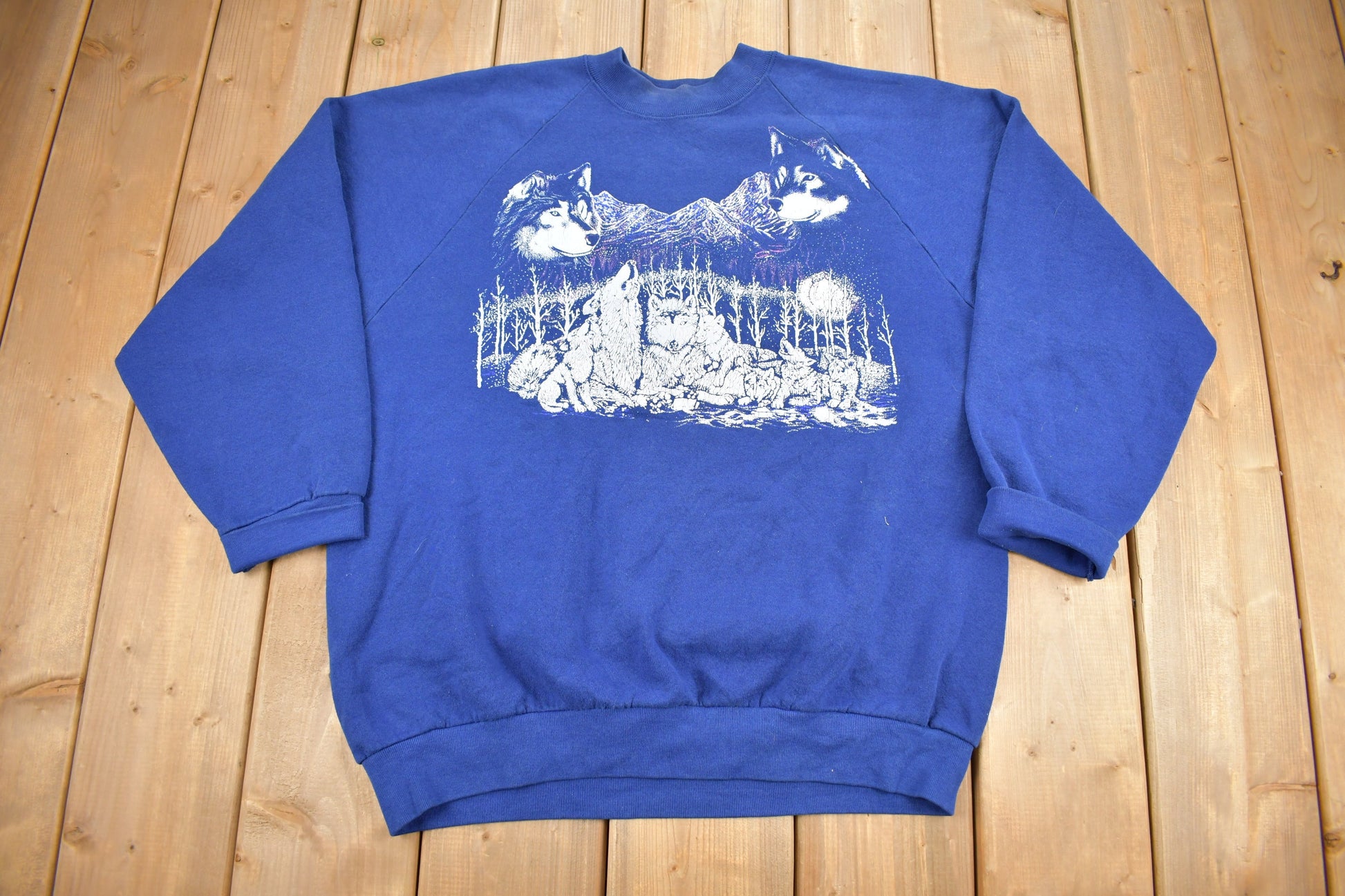 Vintage 1980s Wolf Theme Graphic Raglan Crewneck / Vintage Sweatshirt / Outdoorsman / Wilderness Sweatshirt / Made In USA