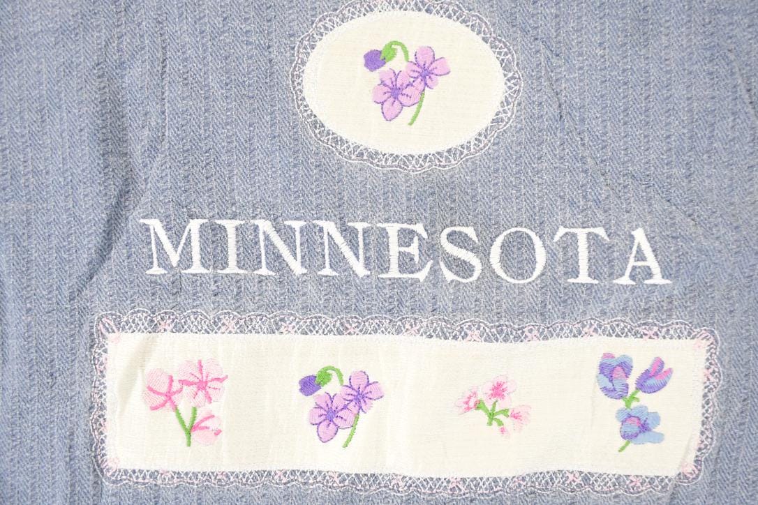 Vintage 1990s Art Unlimited Minnesota Embroidered Floral Crewneck Sweatshirt Womens L / Made In USA / 90's Destination Sweater