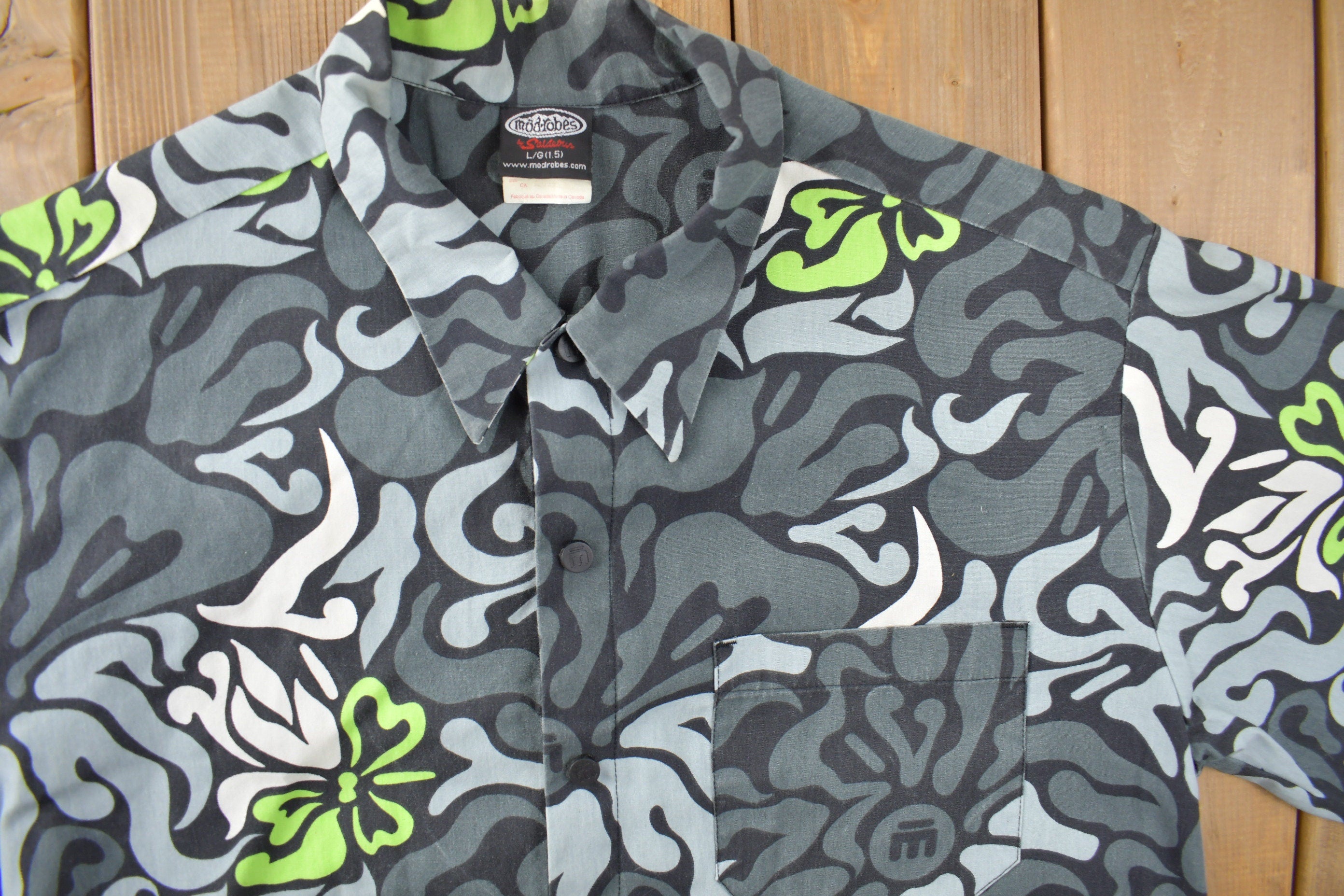 Vintage 1980s Heavy Weight Floral Button Up Shirt Made in Canada Size XXL